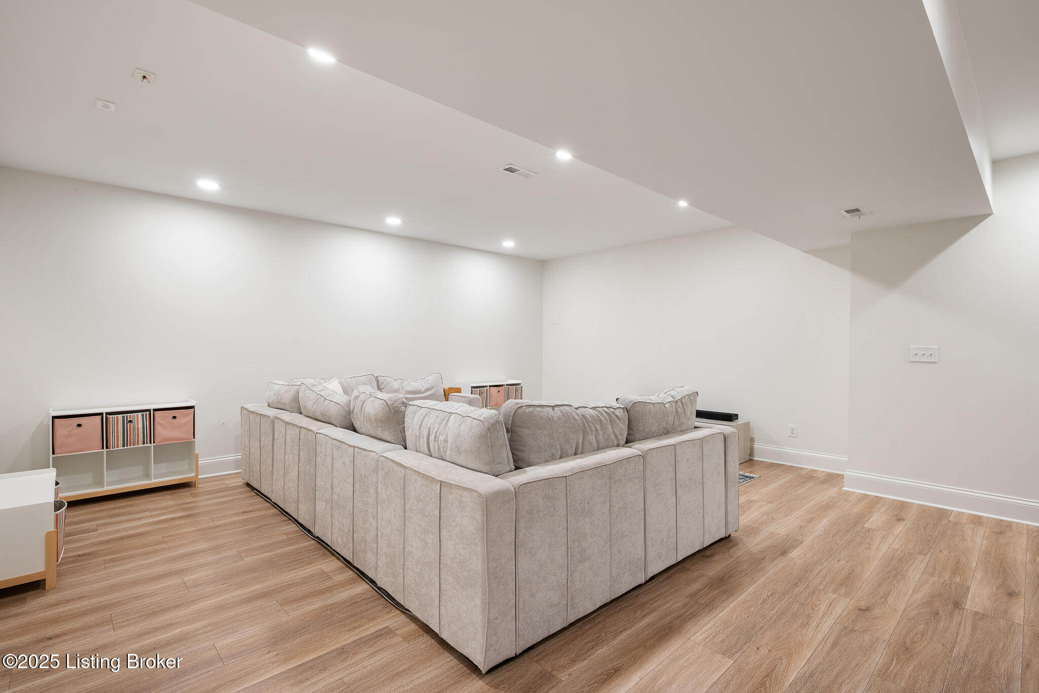 8804 Featherbell Blvd