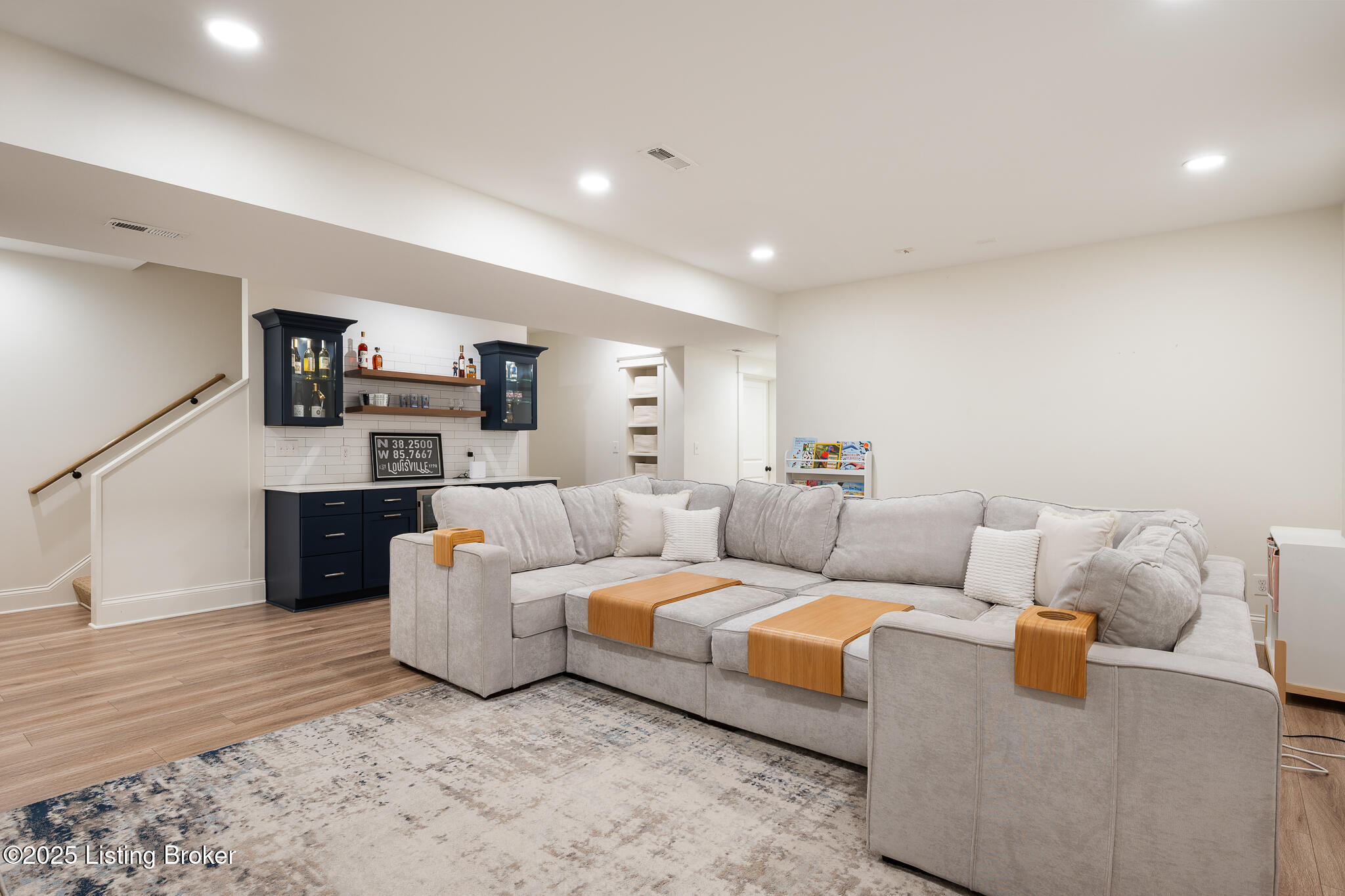 8804 Featherbell Blvd