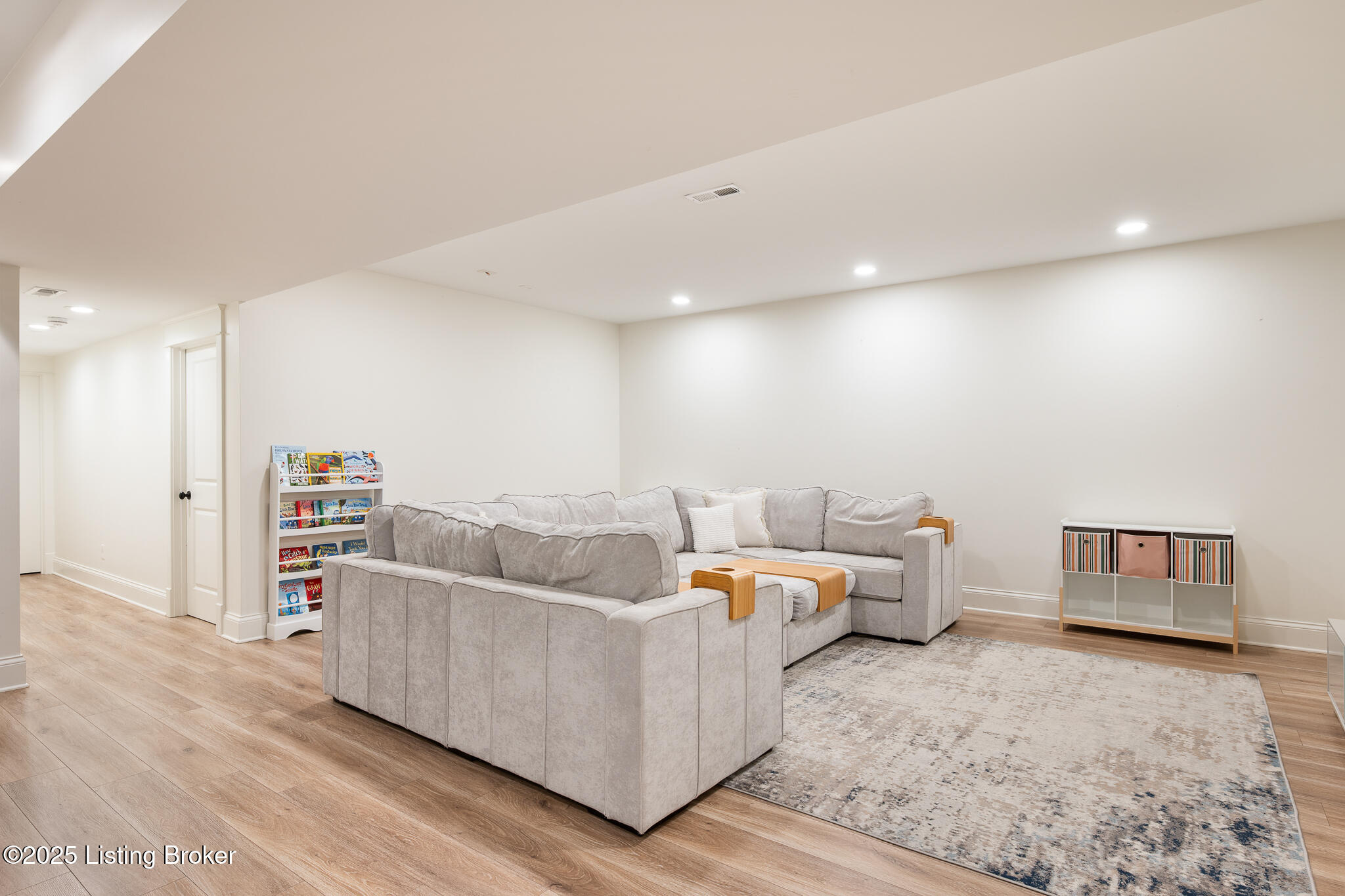 8804 Featherbell Blvd