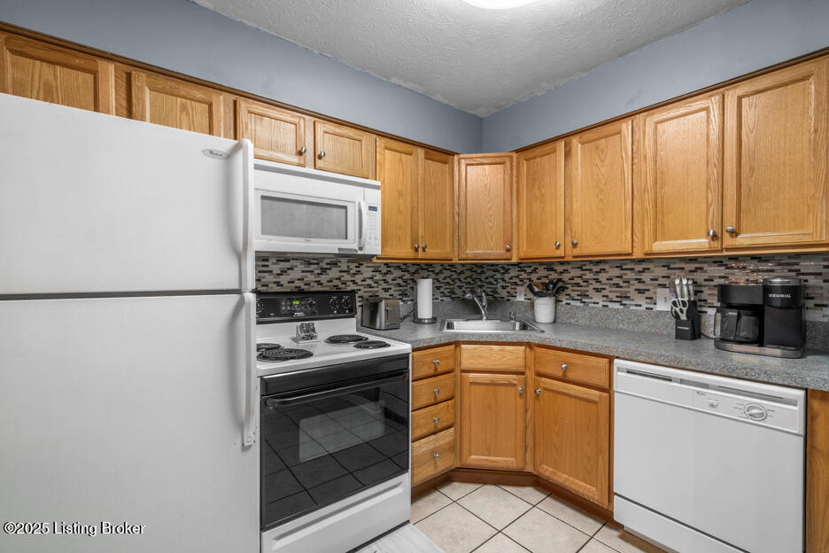 6711 Gunston Ln, H10