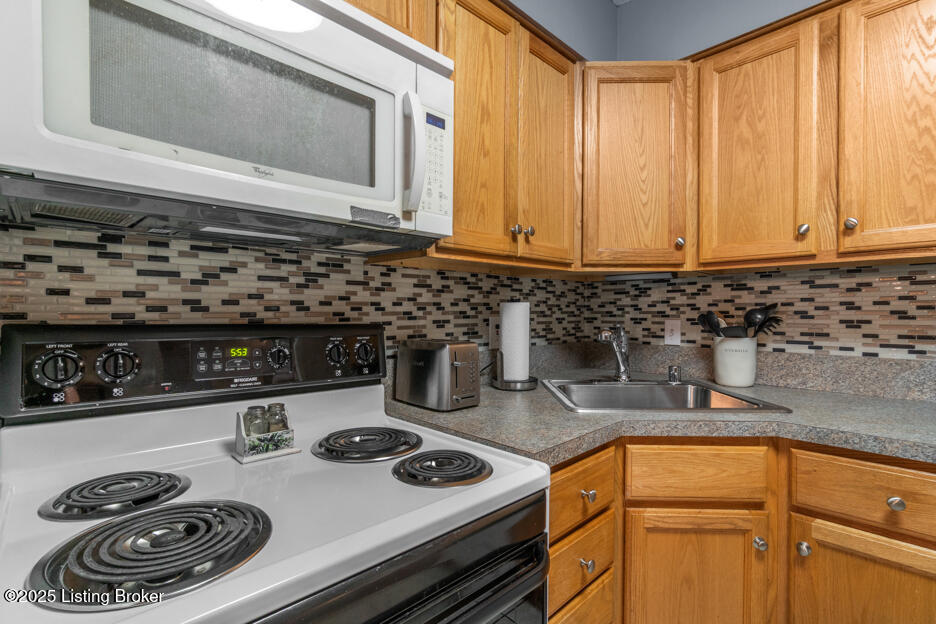 6711 Gunston Ln, H10