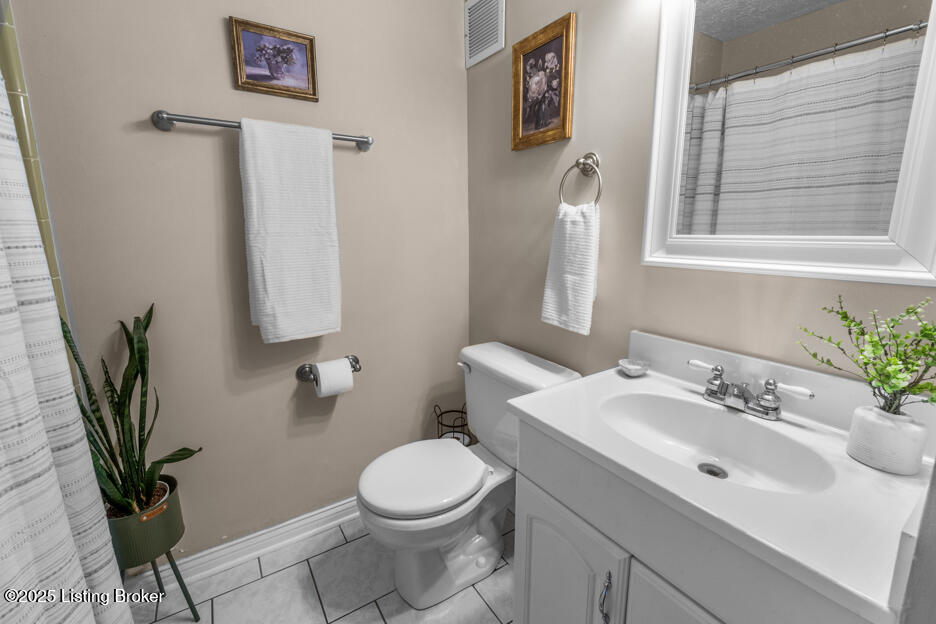 6711 Gunston Ln, H10