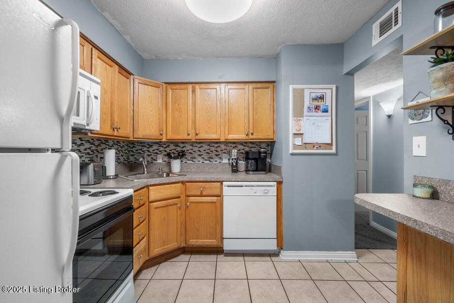 6711 Gunston Ln, H10