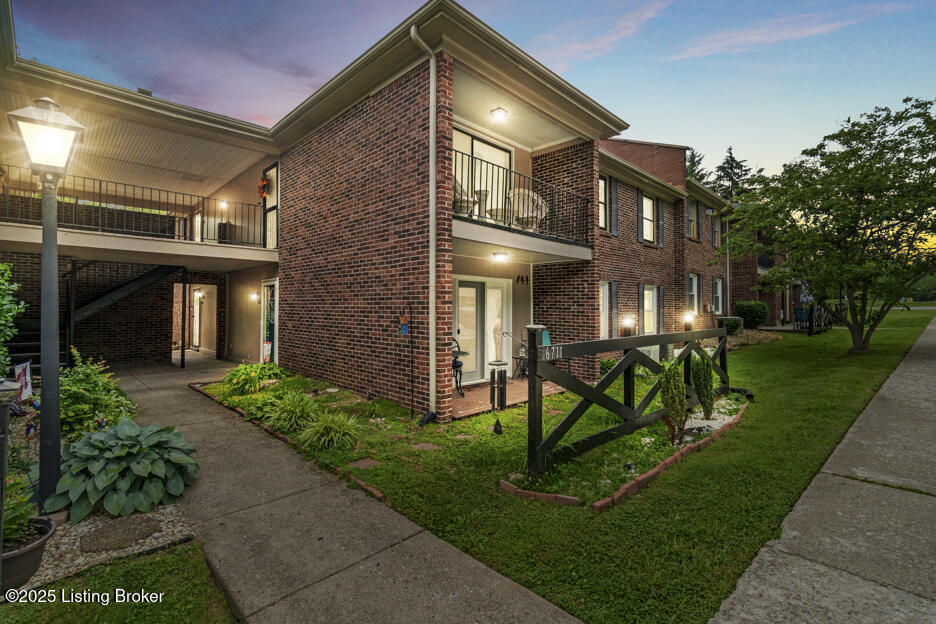 6711 Gunston Ln, H10