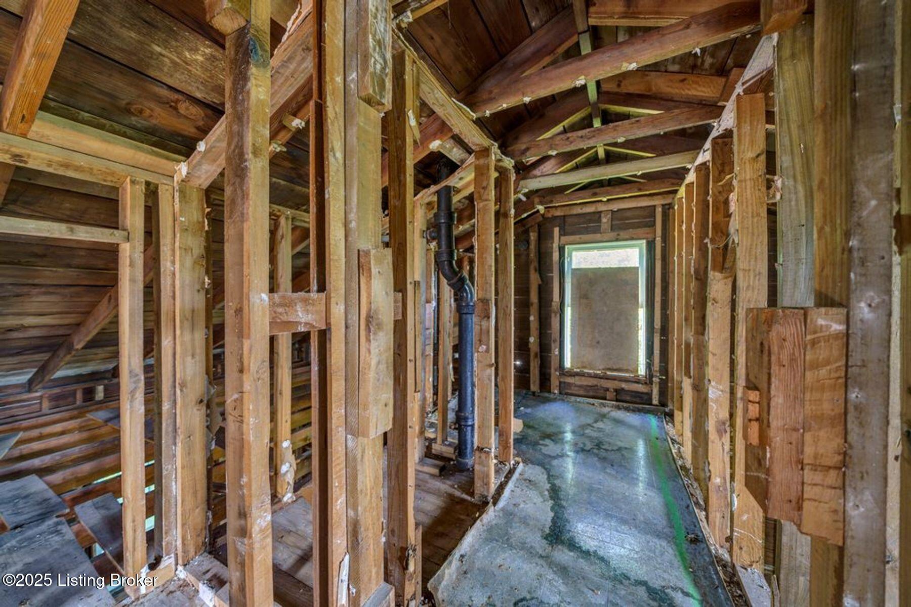 8118 Watterson Trail