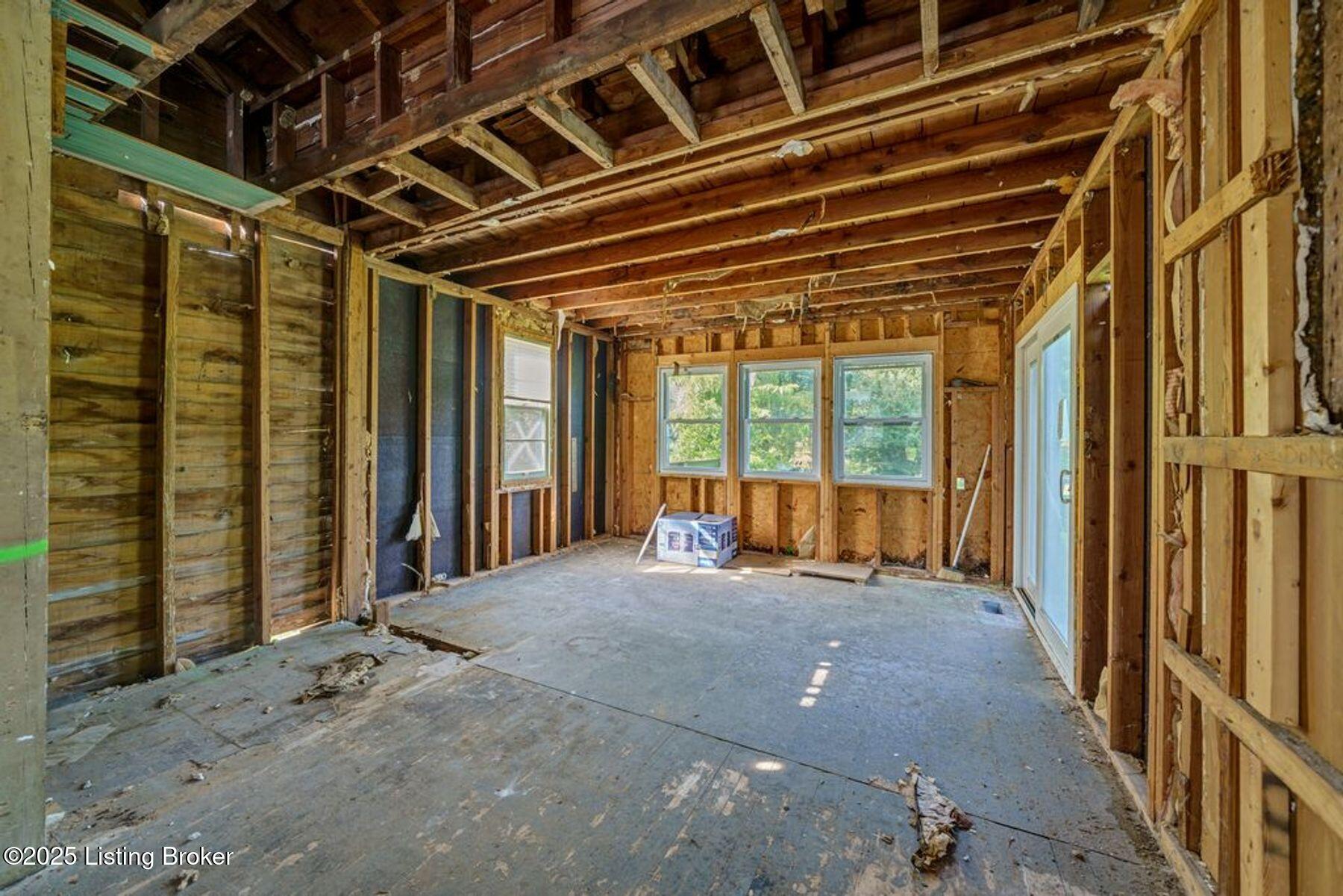 8118 Watterson Trail