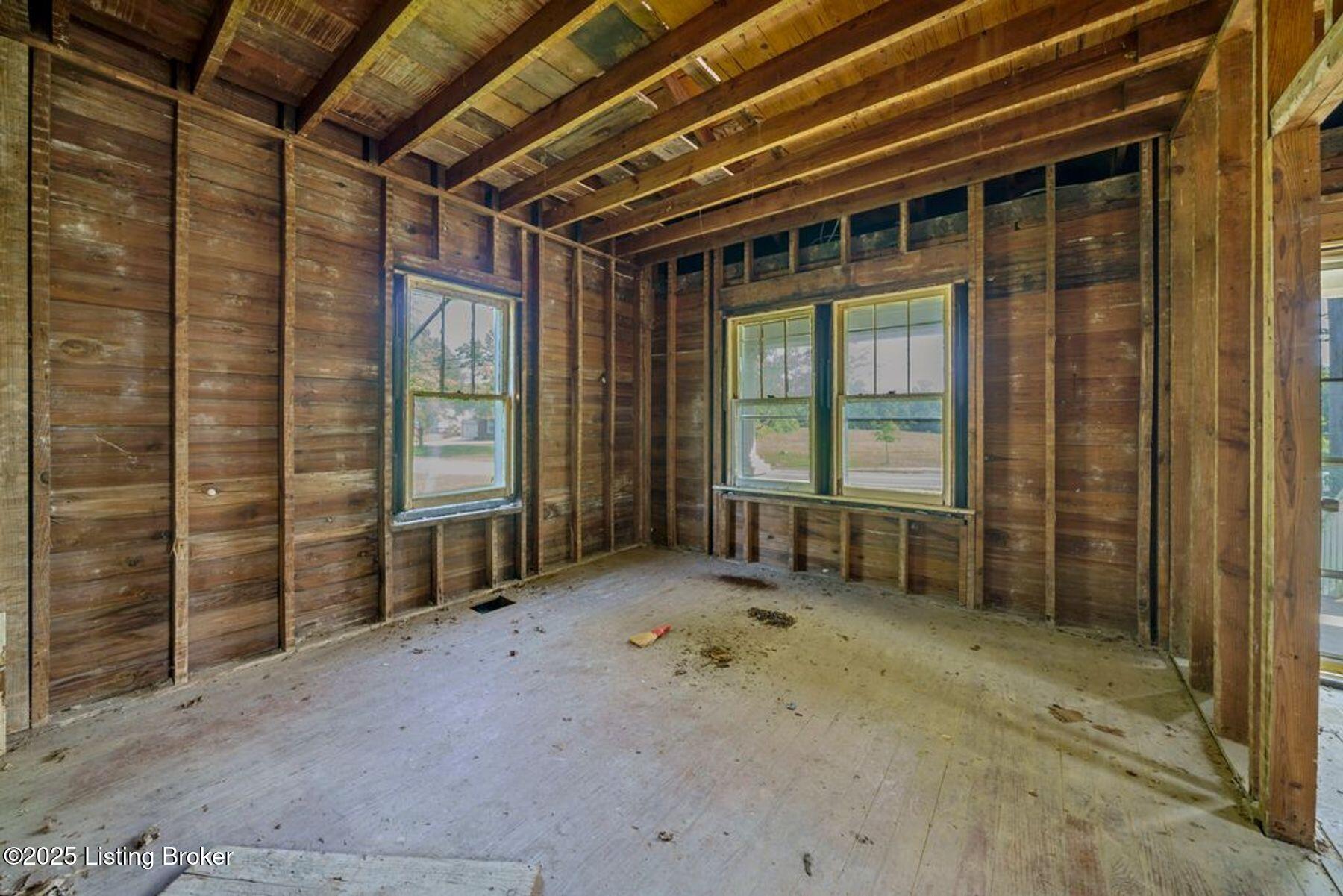 8118 Watterson Trail