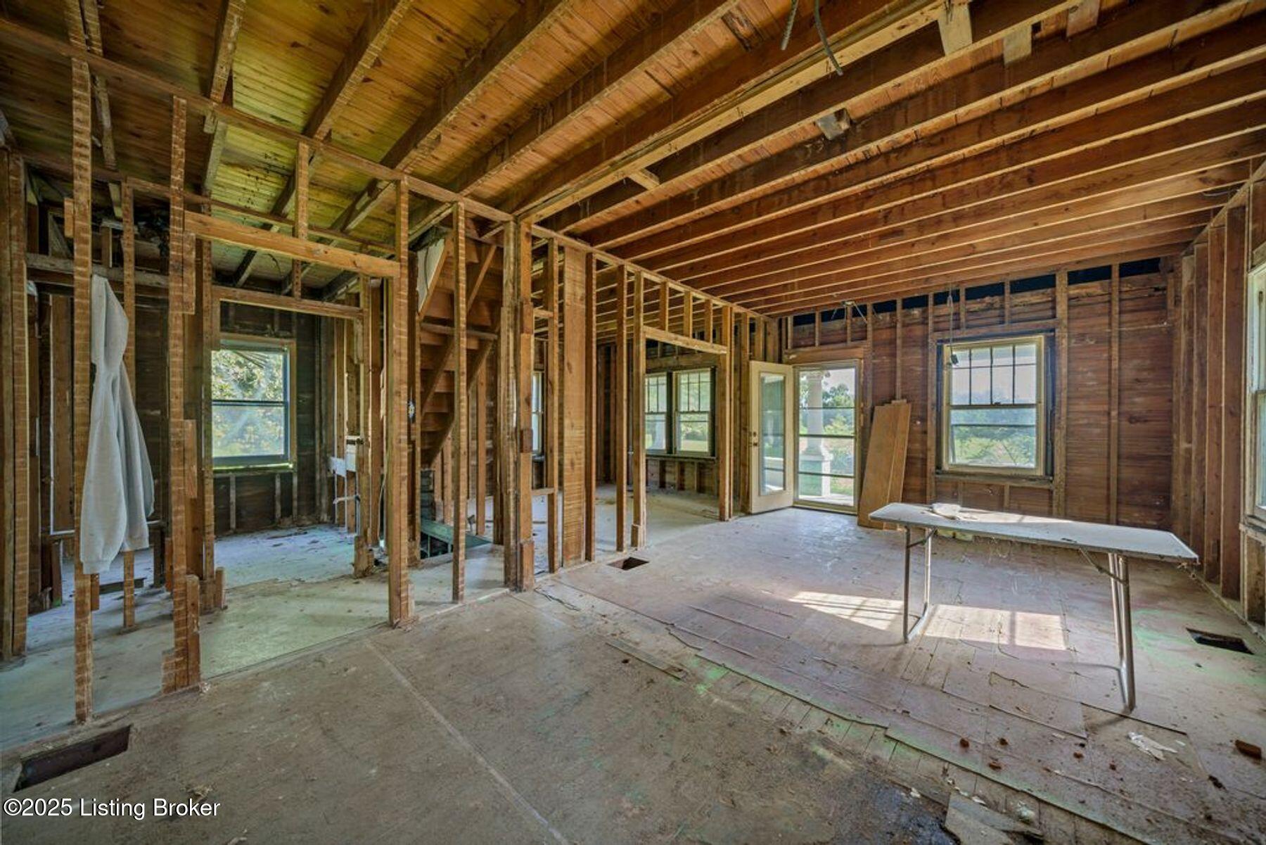 8118 Watterson Trail