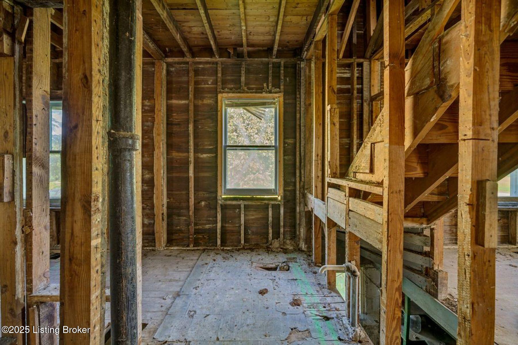 8118 Watterson Trail