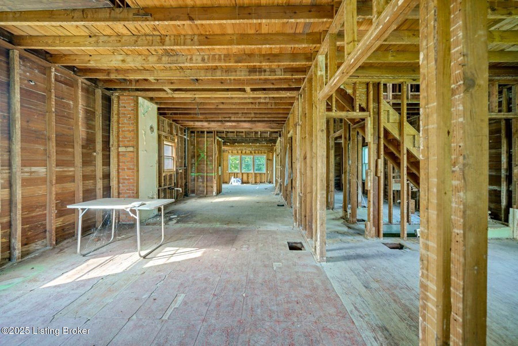 8118 Watterson Trail