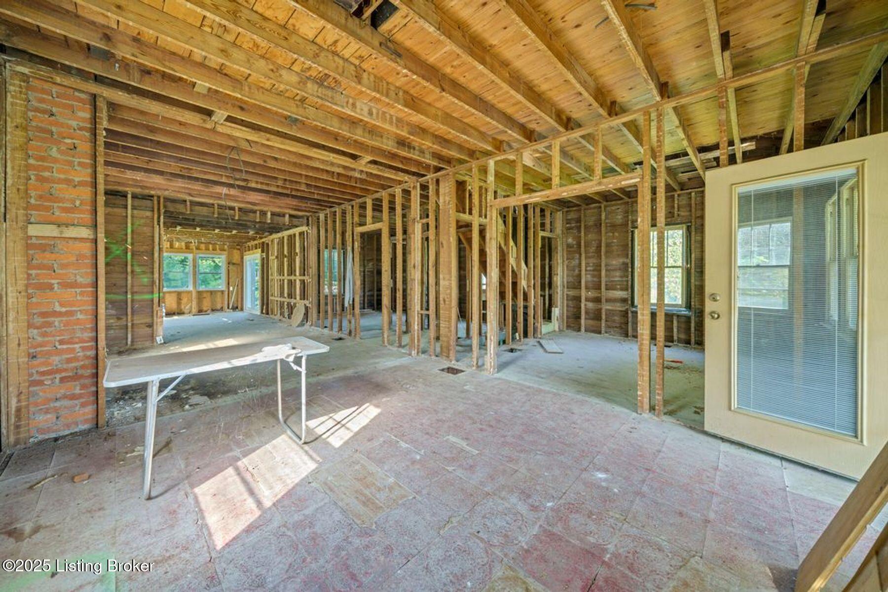 8118 Watterson Trail
