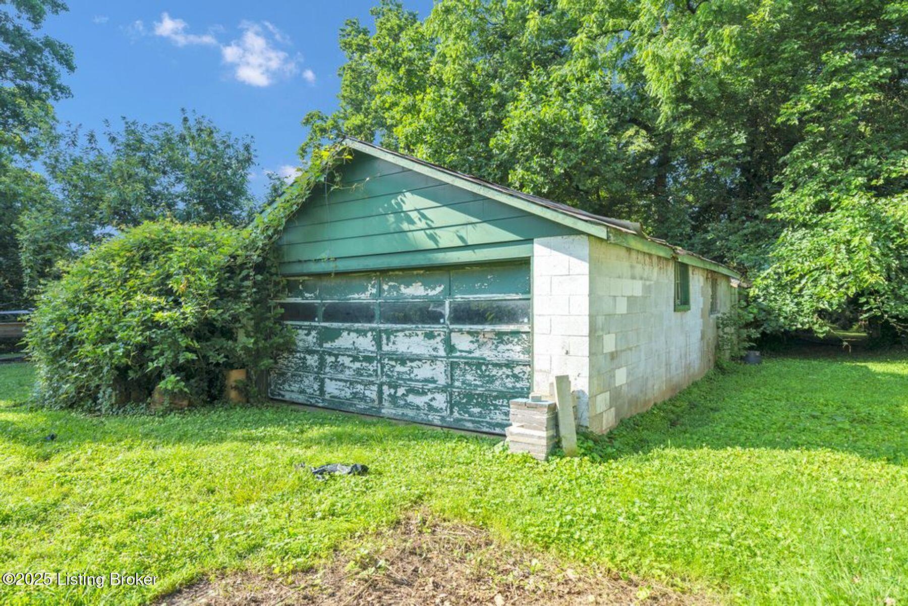8118 Watterson Trail