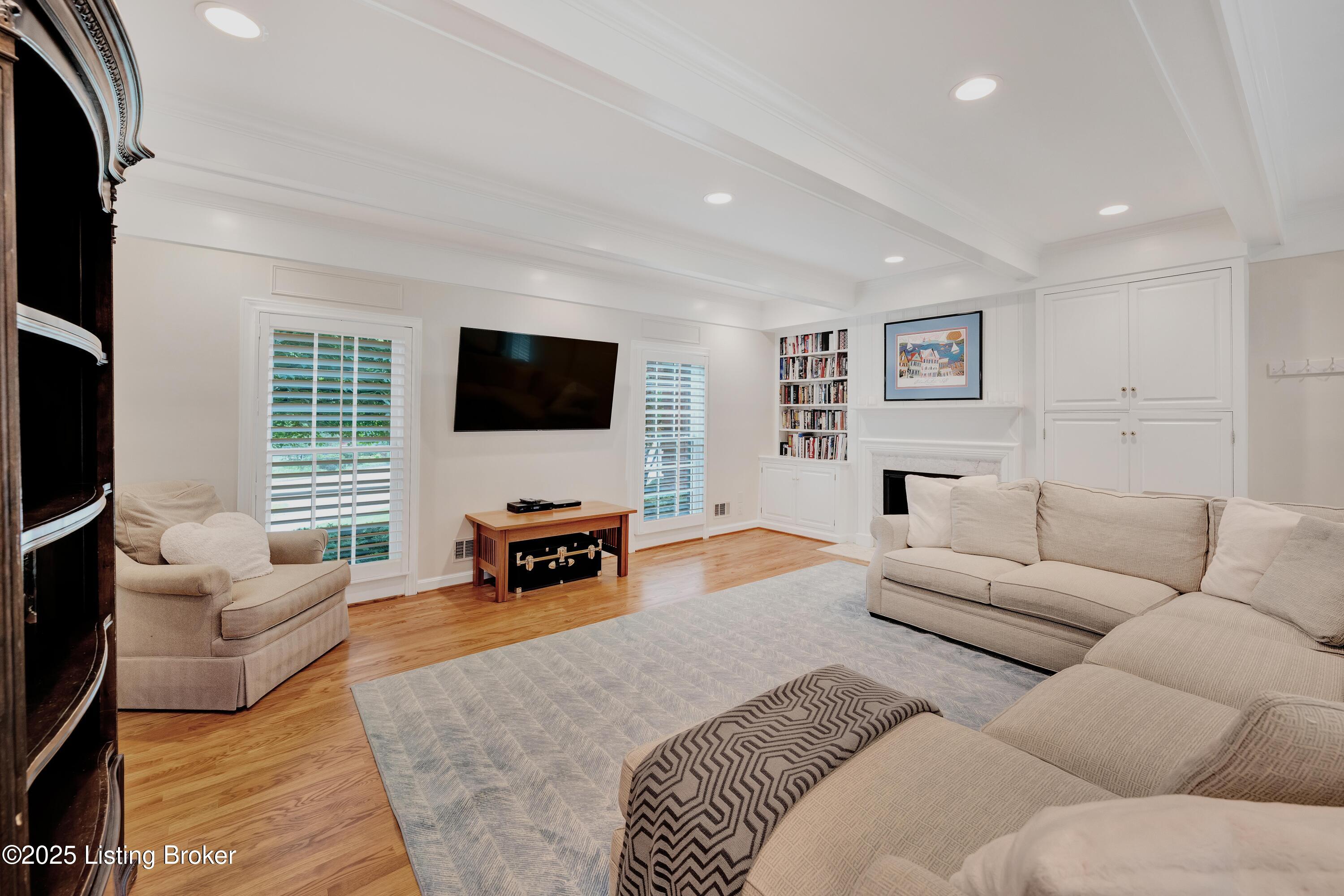 912 Albemarle Ct