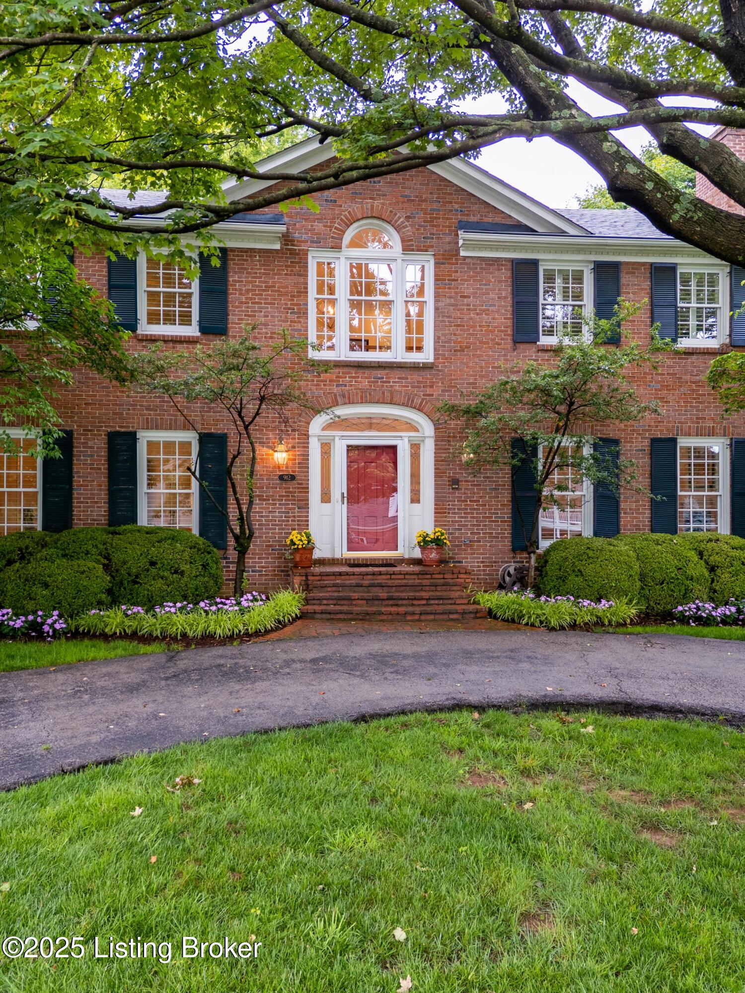 912 Albemarle Ct