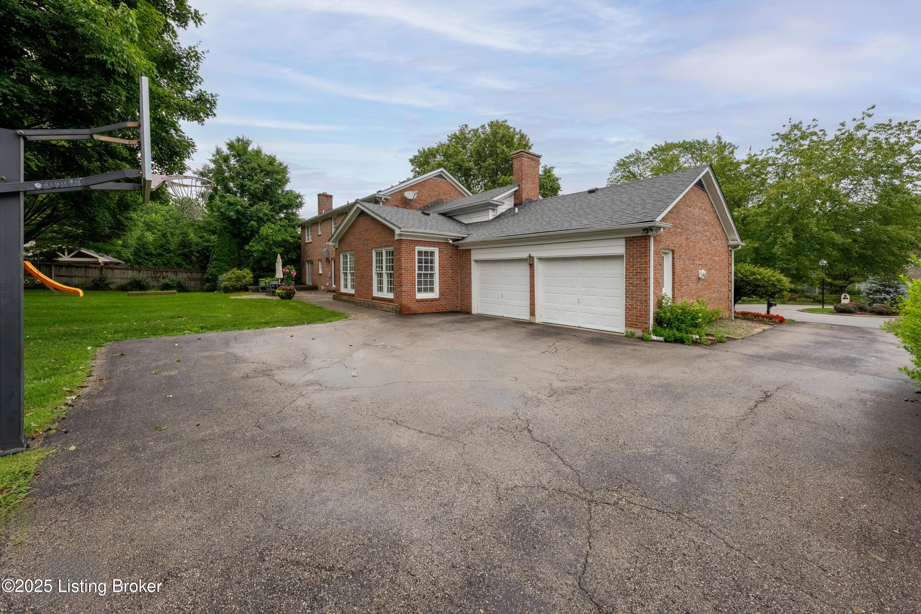912 Albemarle Ct