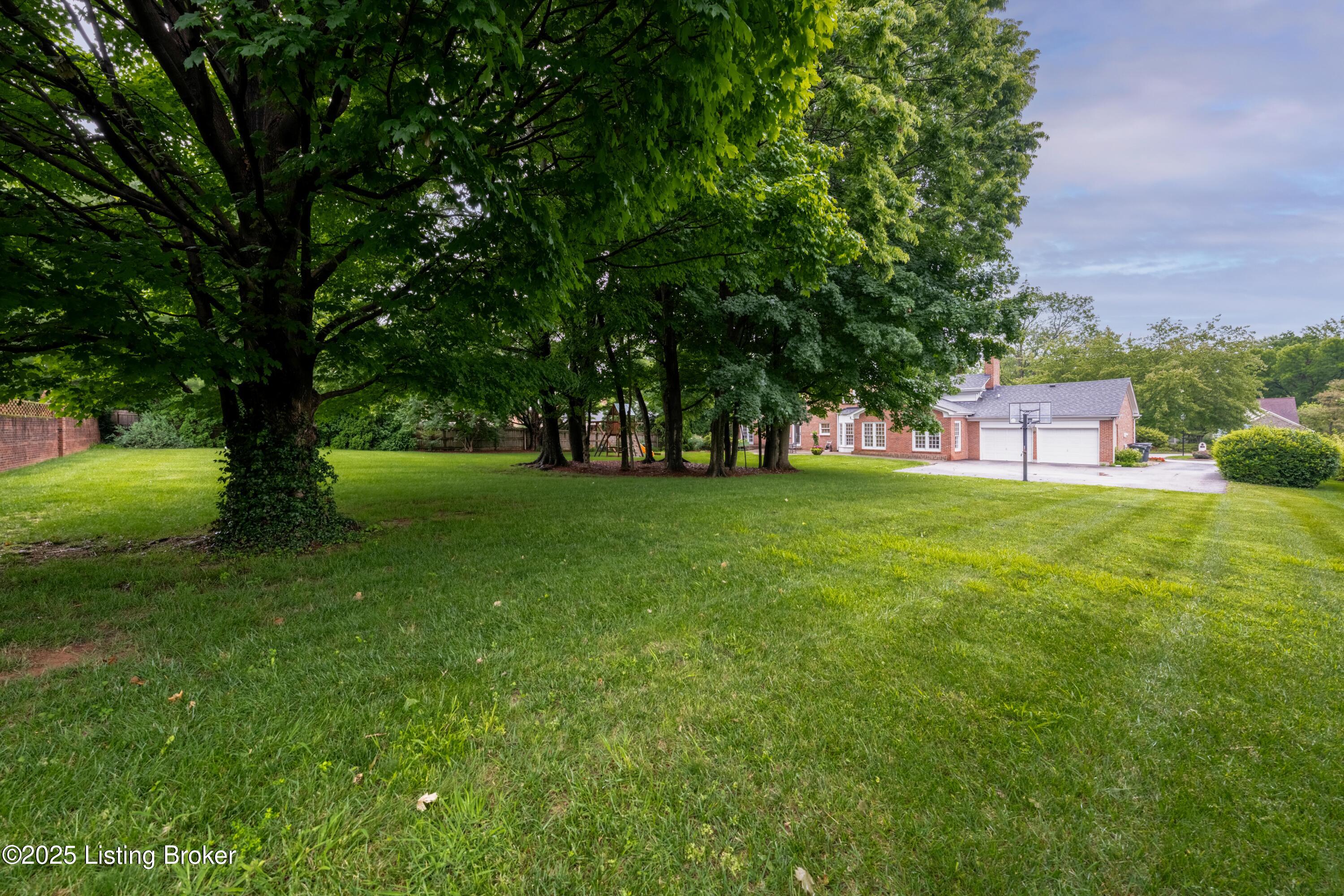 912 Albemarle Ct