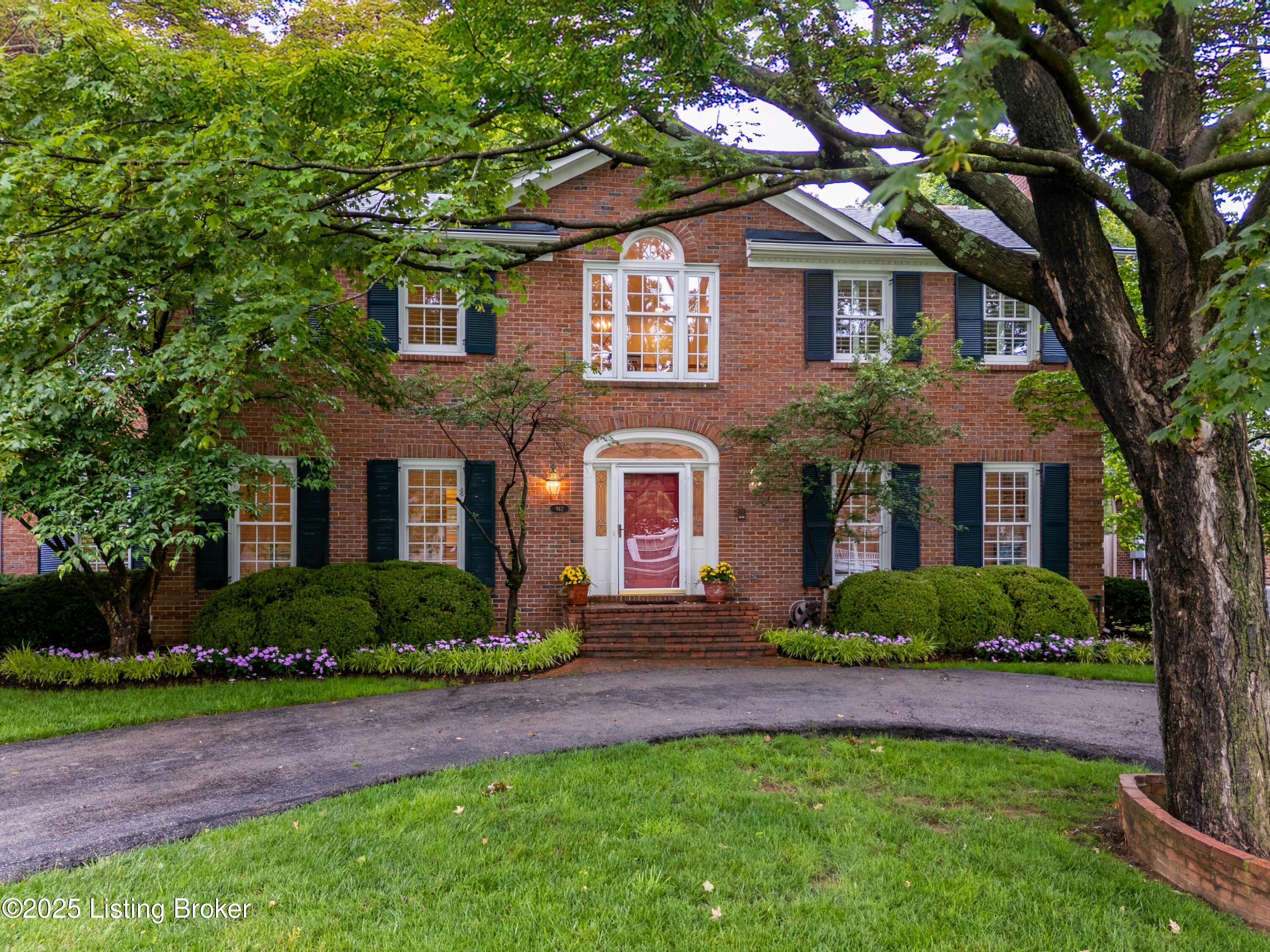 912 Albemarle Ct