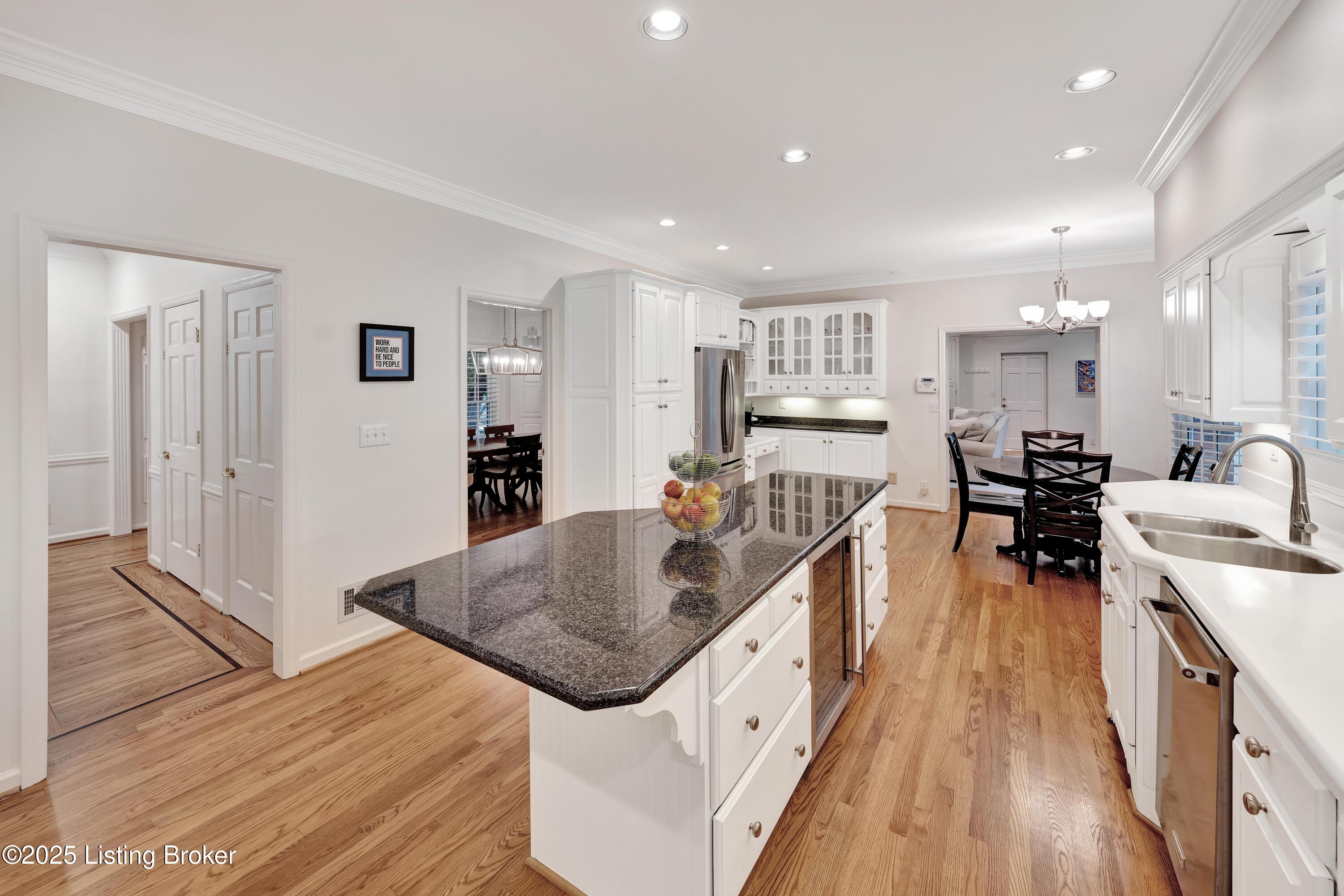 912 Albemarle Ct