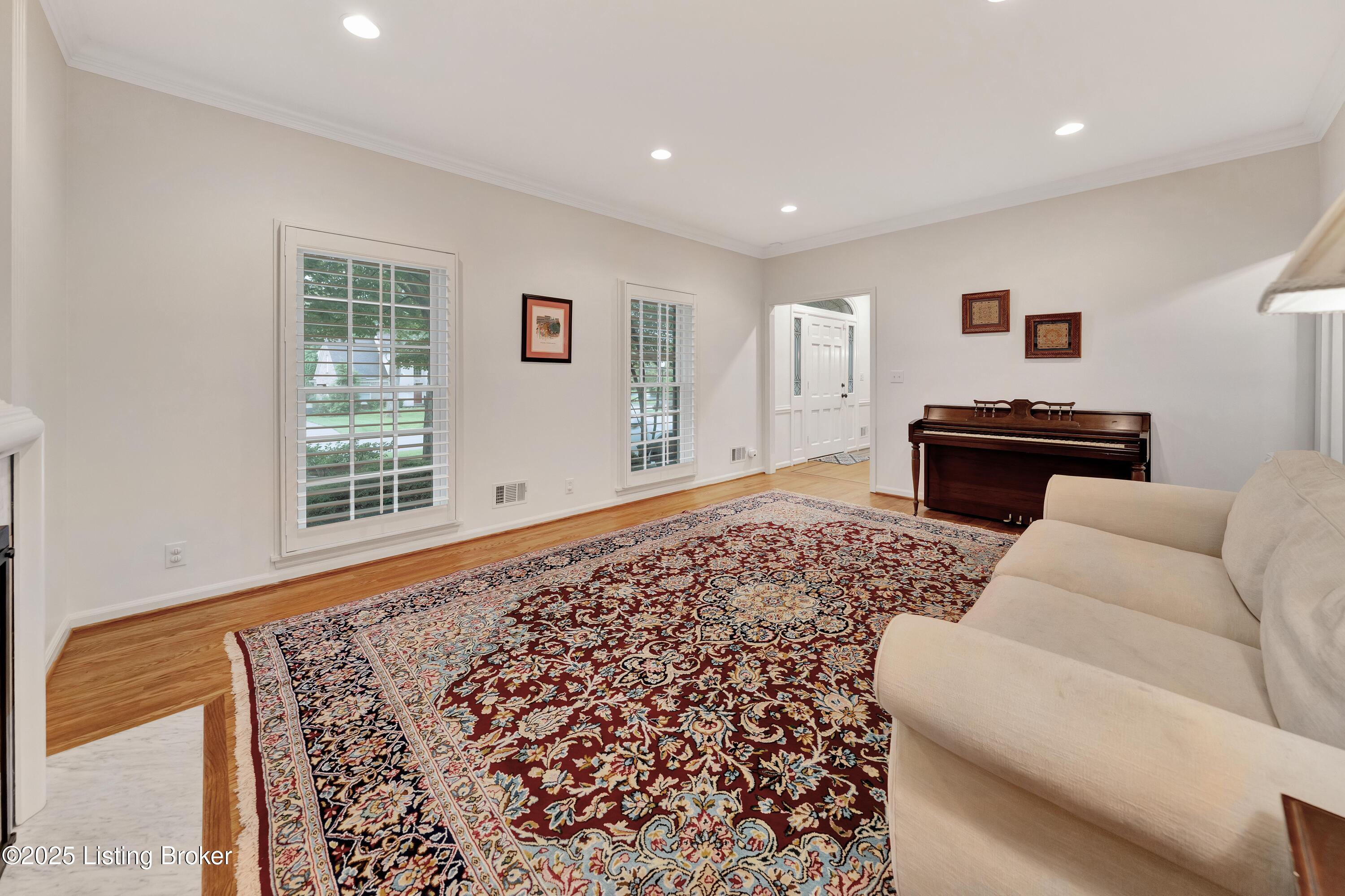 912 Albemarle Ct