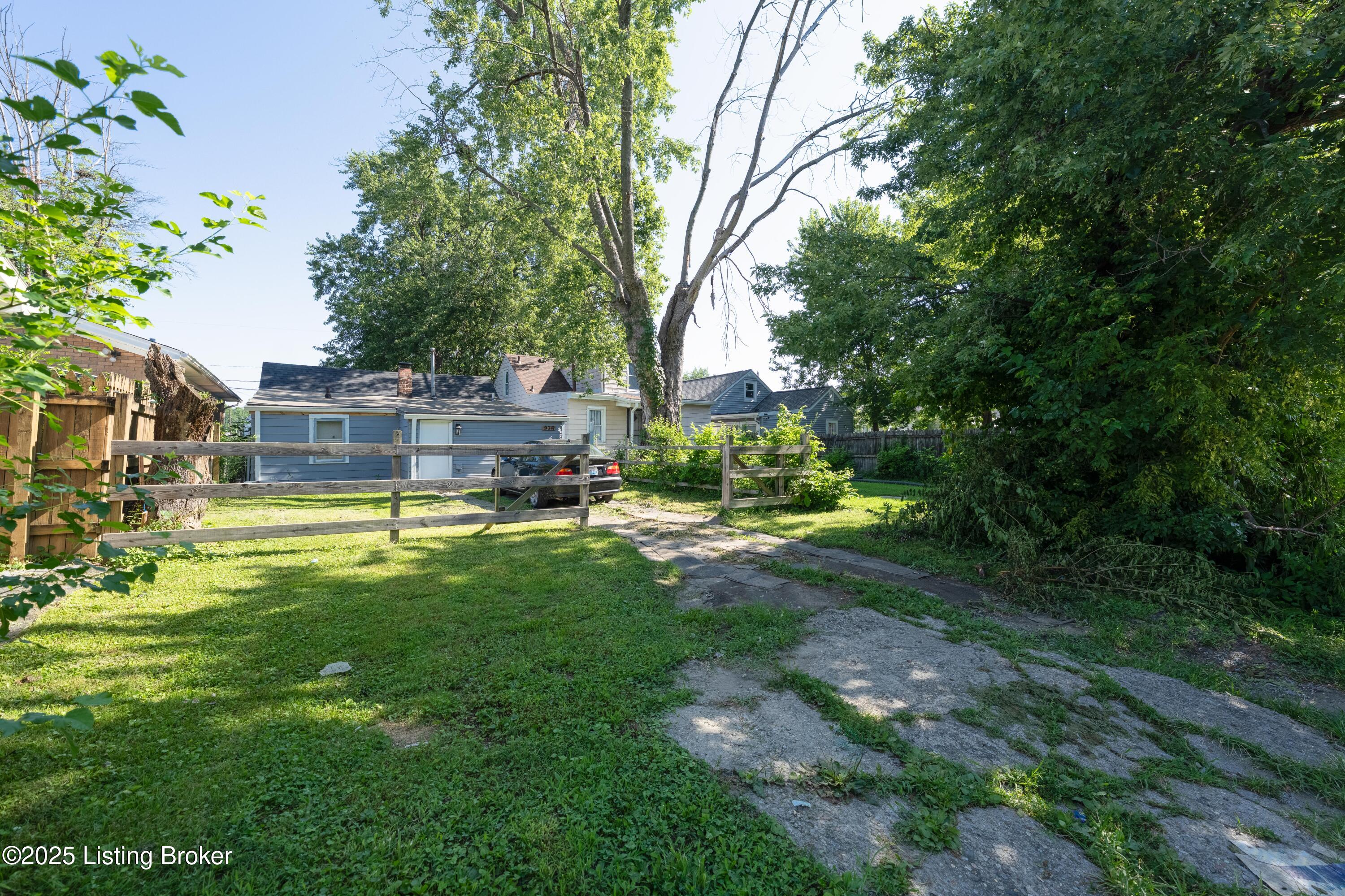 936 Brentwood Ave