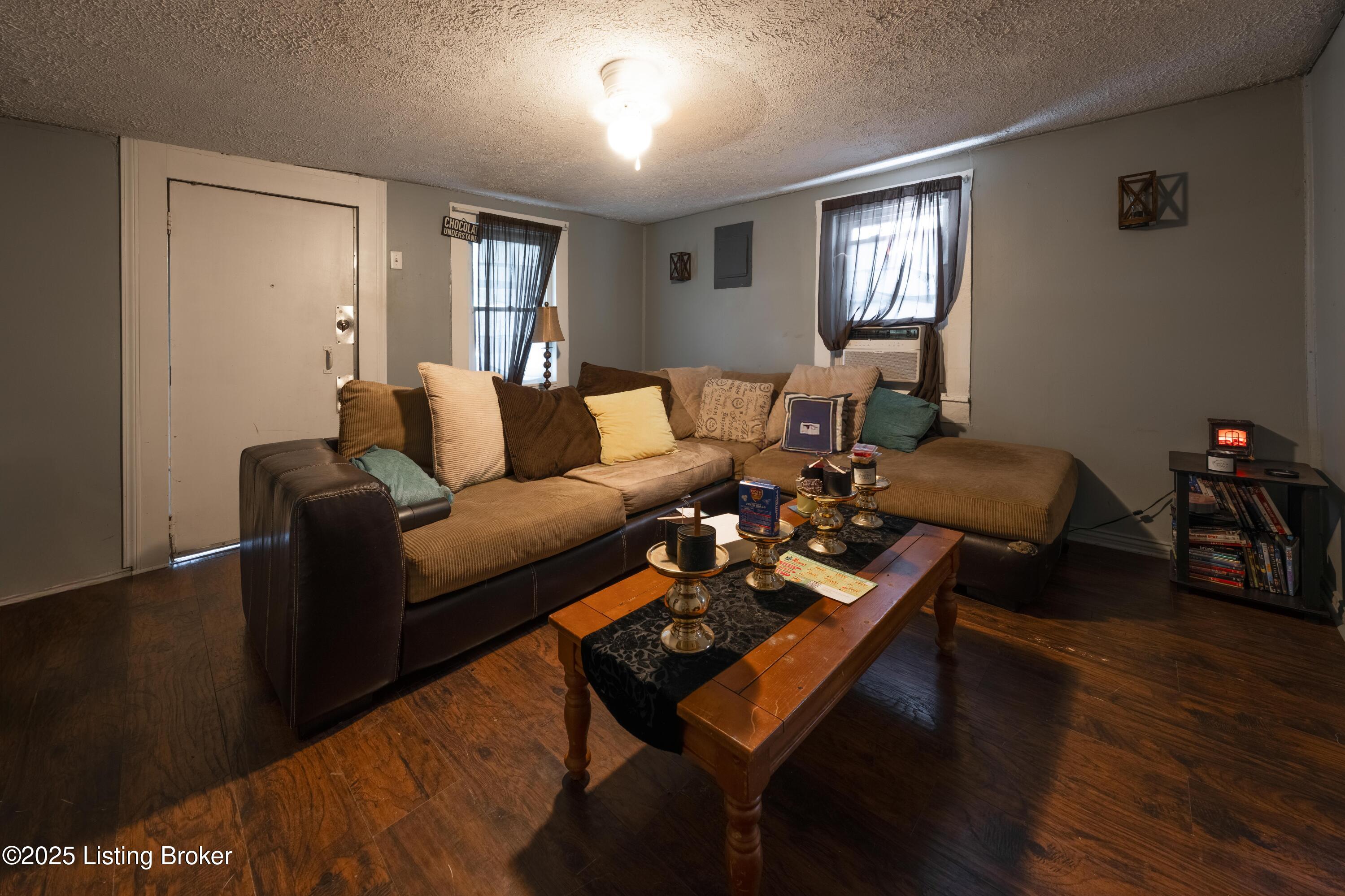 936 Brentwood Ave