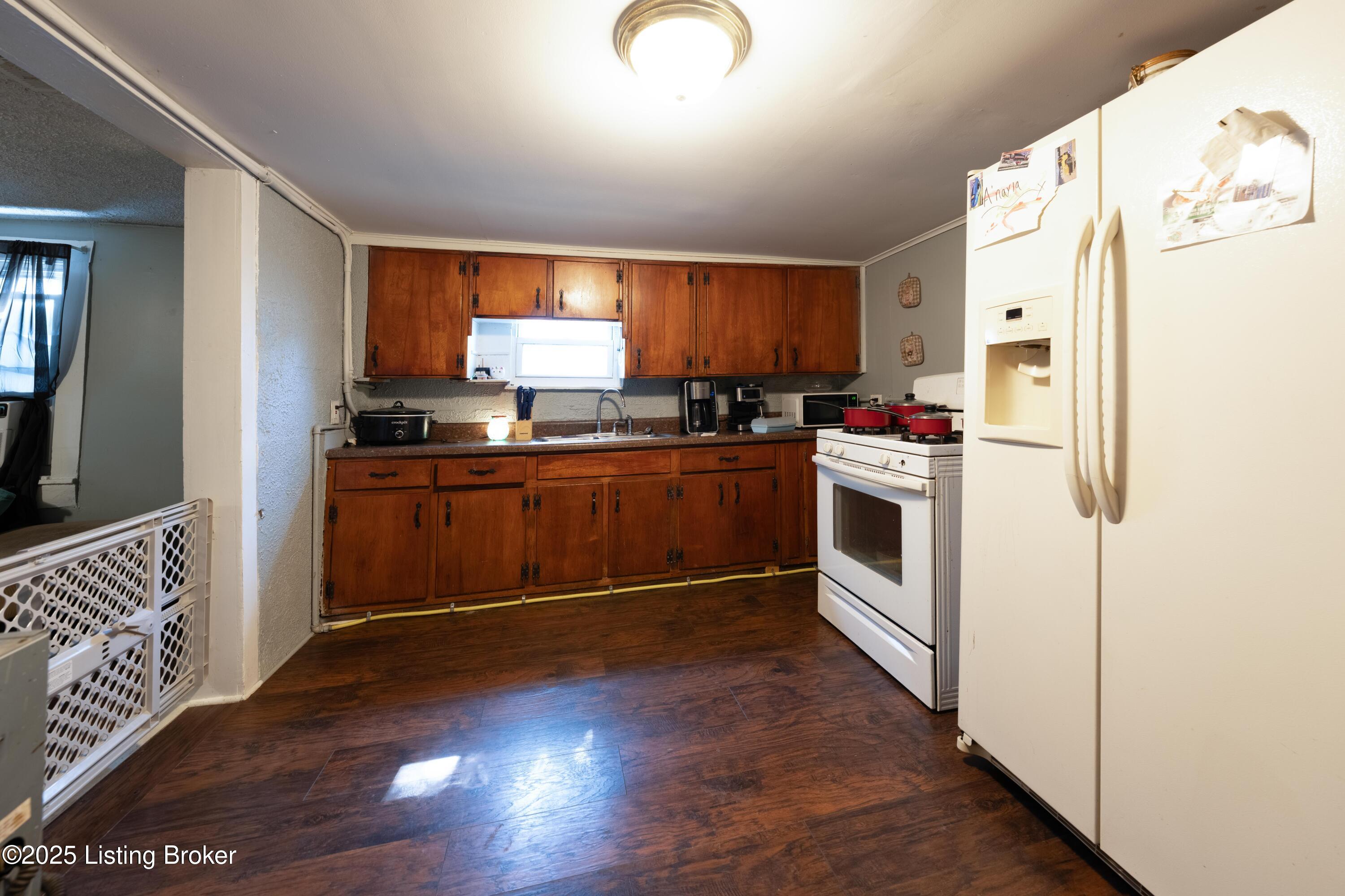 936 Brentwood Ave