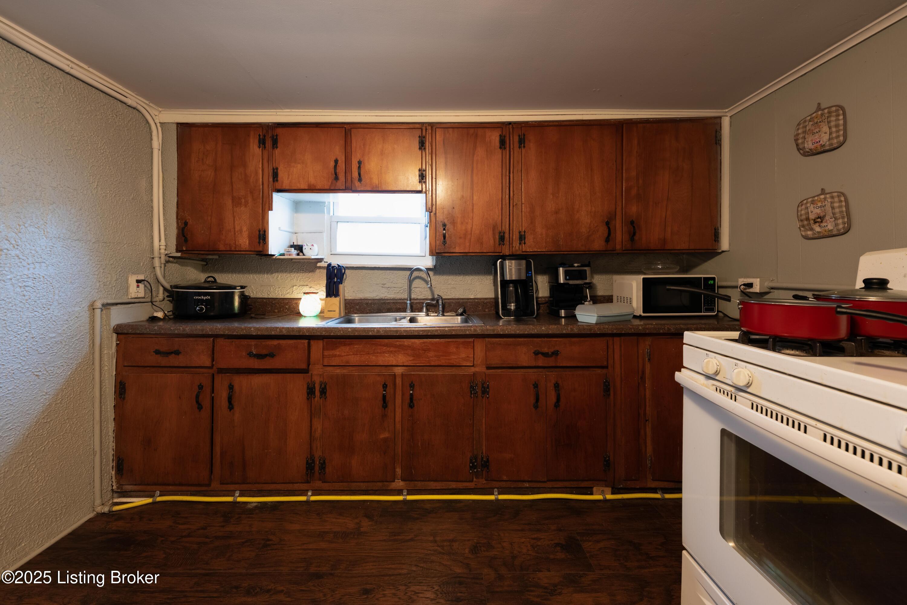 936 Brentwood Ave