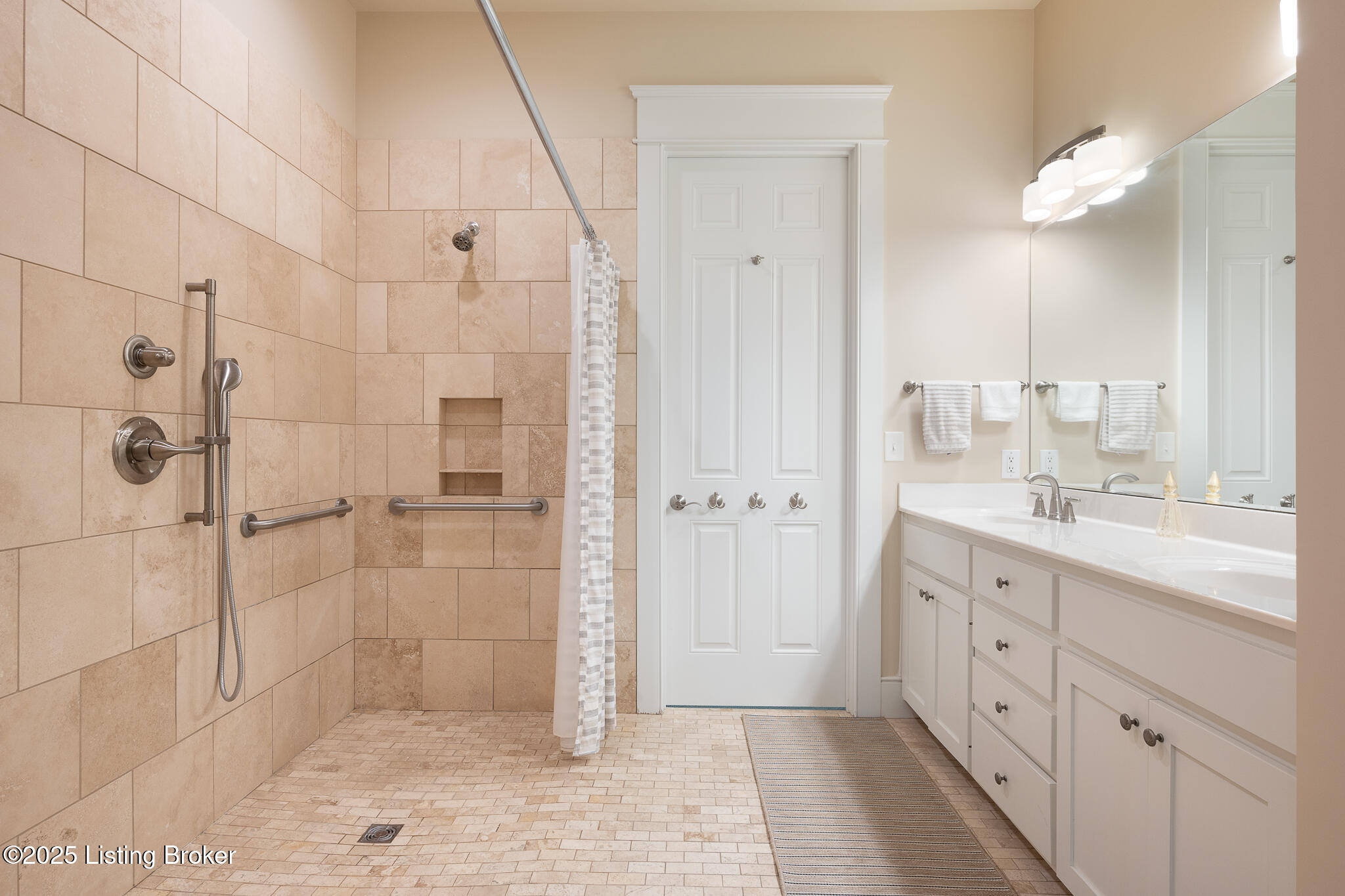 8201 Maris Ct, Louisville