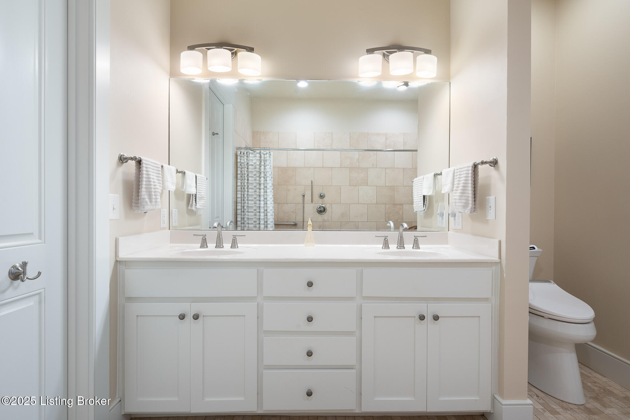 8201 Maris Ct, Louisville