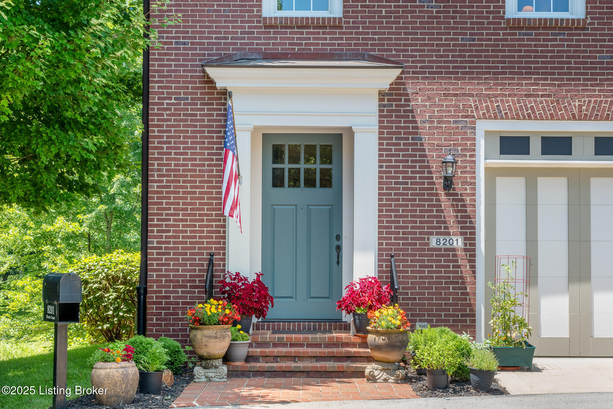 8201 Maris Ct, Louisville