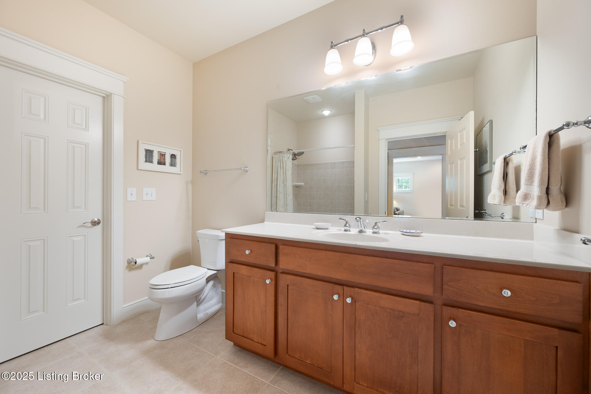 8201 Maris Ct, Louisville