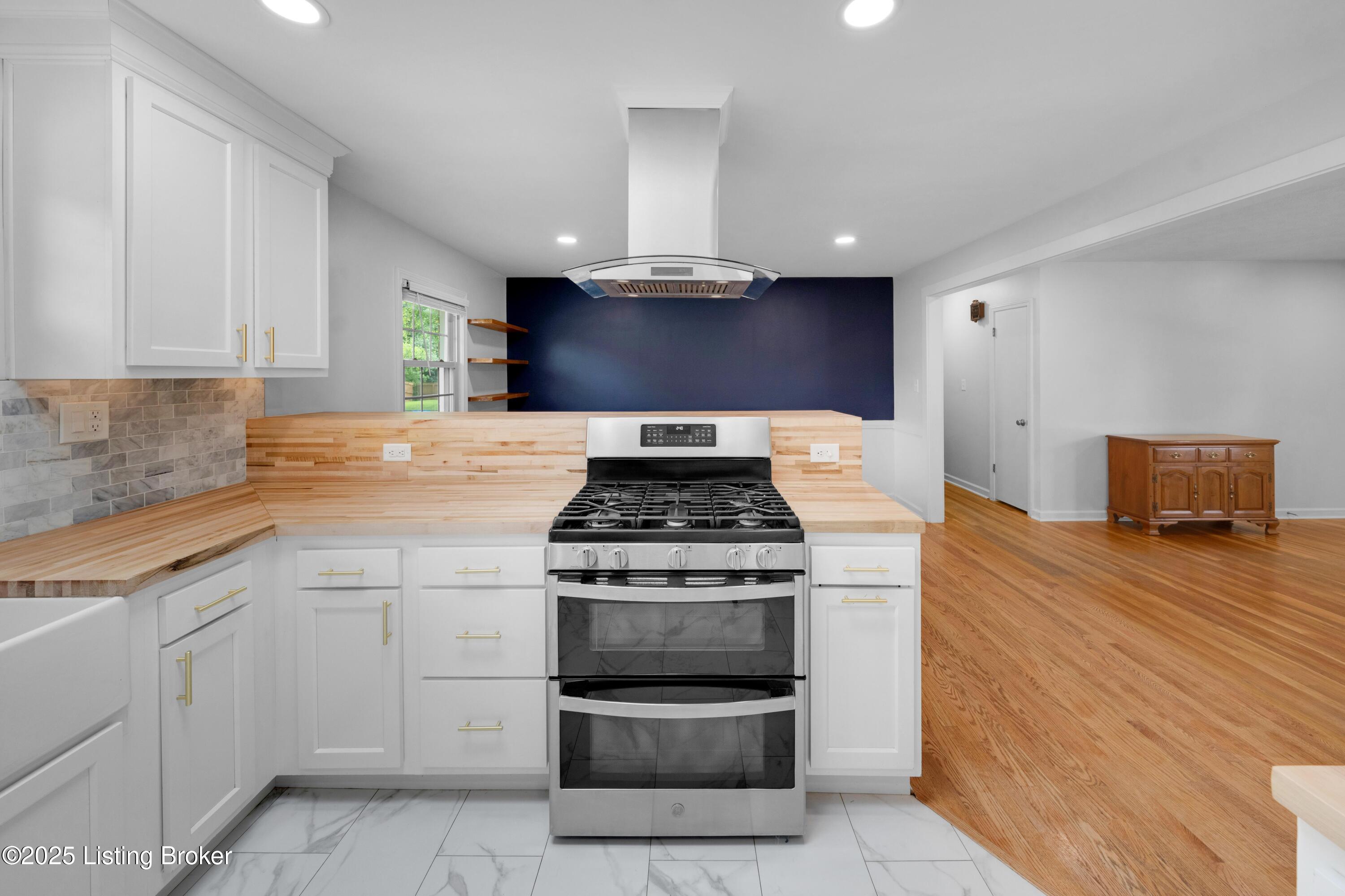 2407 Mahan Dr