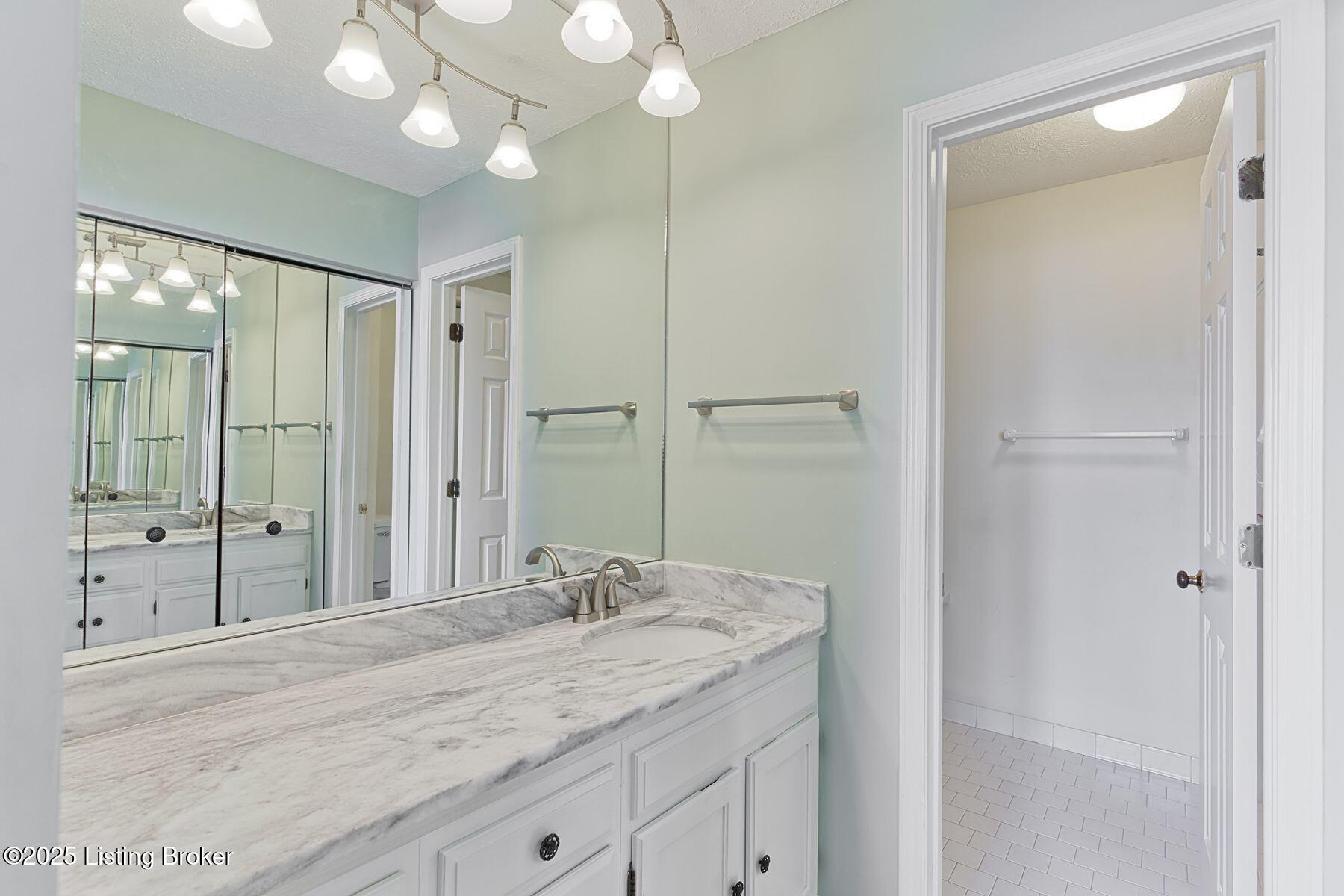 3030 Breckenridge Ln, 432, Louisville Unit: 432