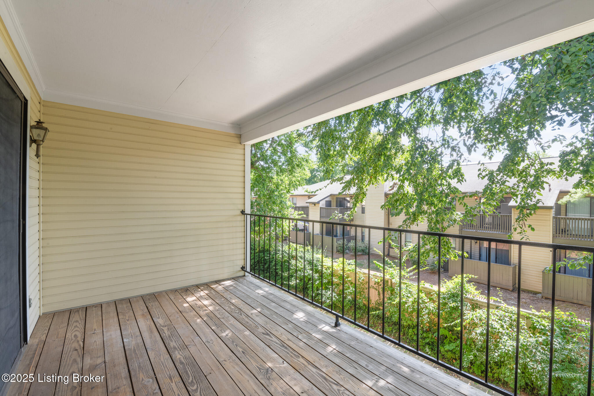 814 Washburn Ave, 23