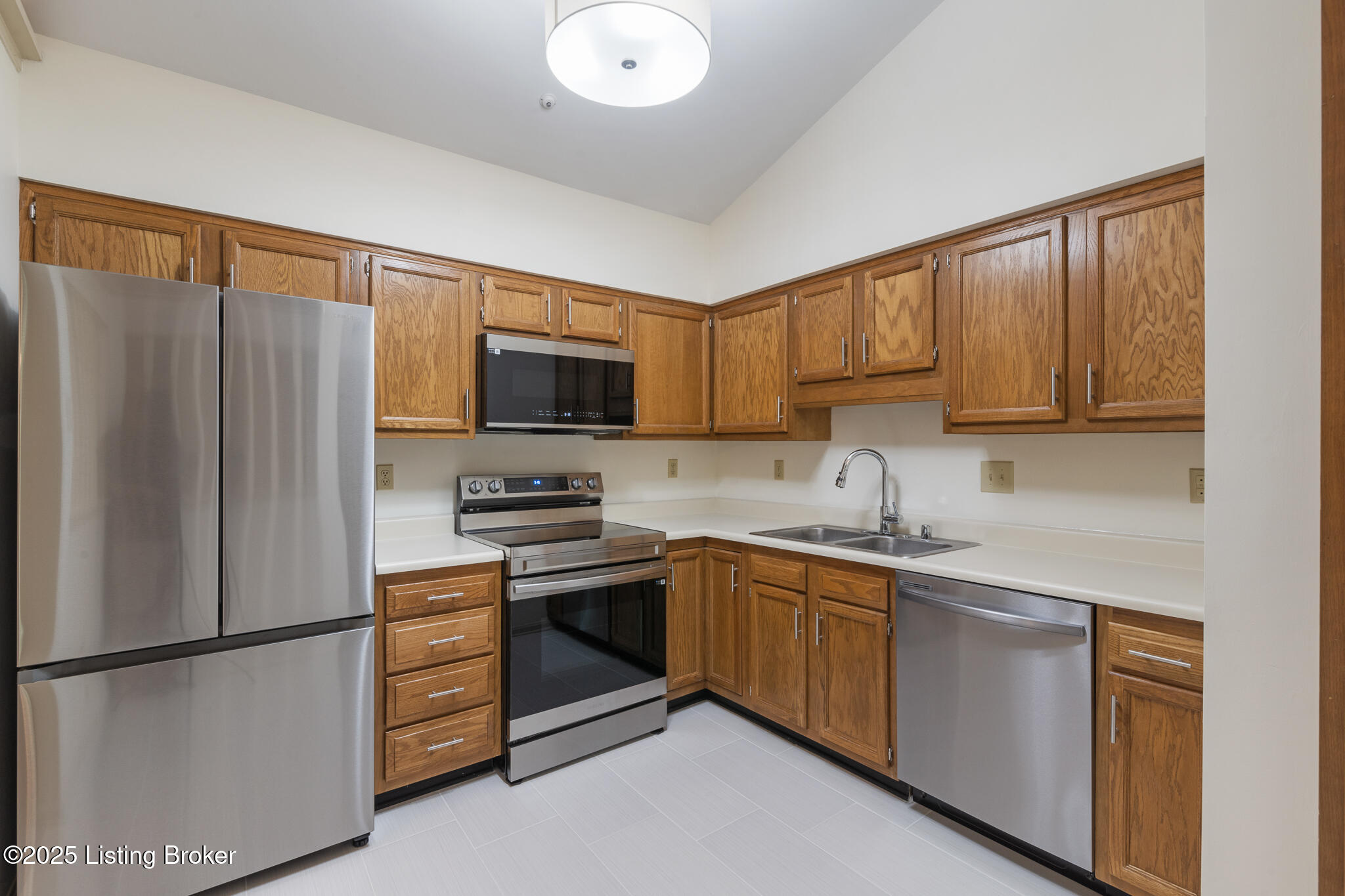 814 Washburn Ave, 23