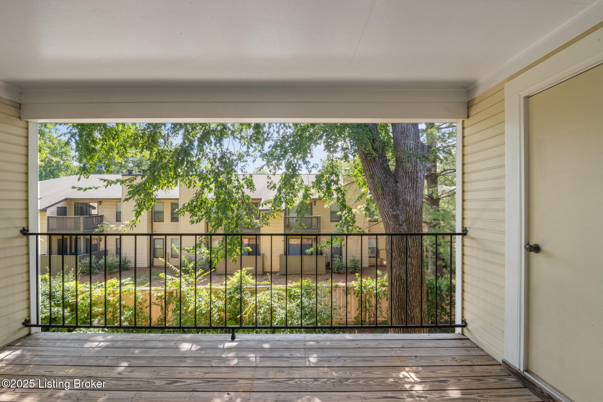 814 Washburn Ave, 23