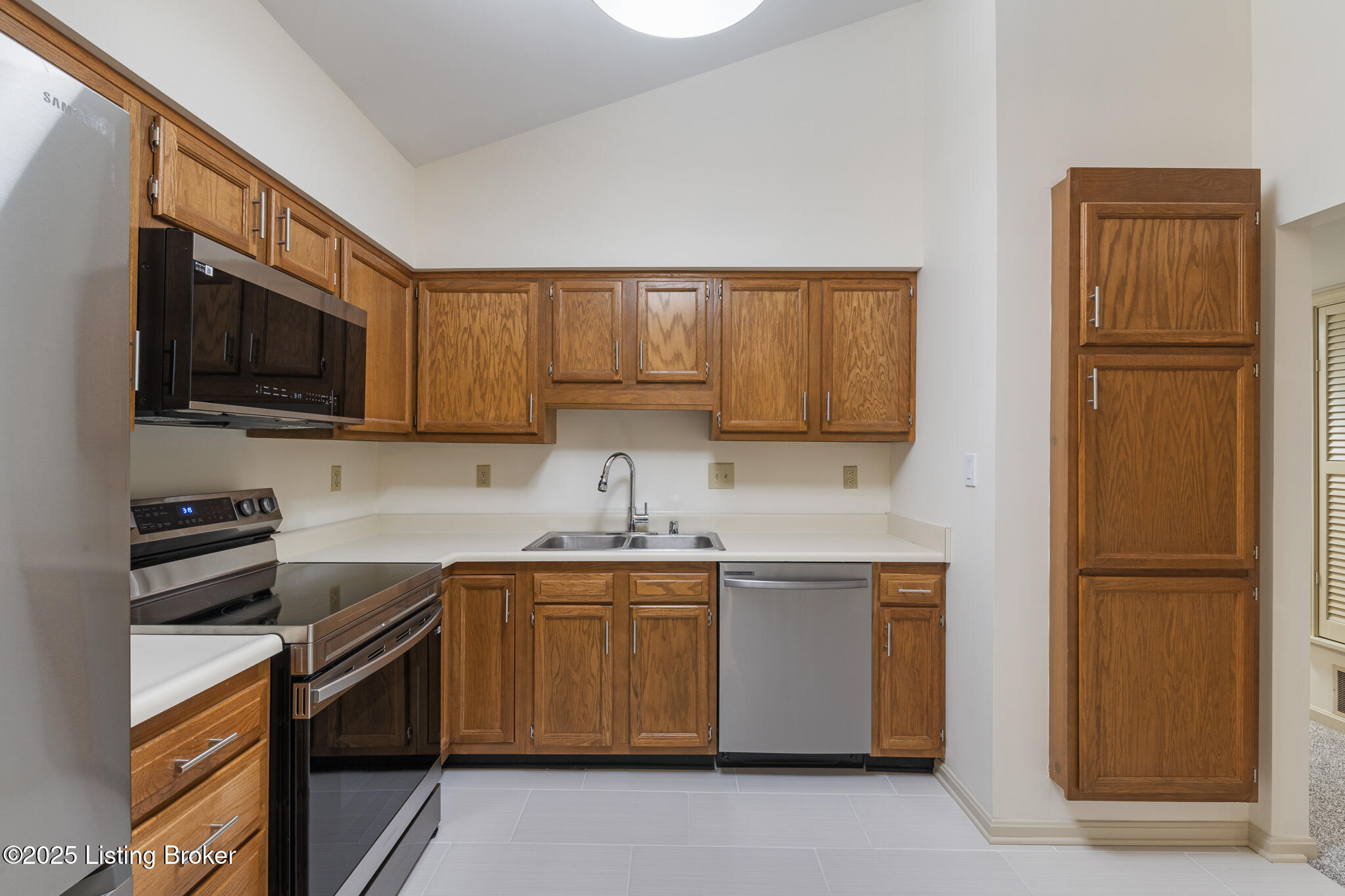 814 Washburn Ave, 23