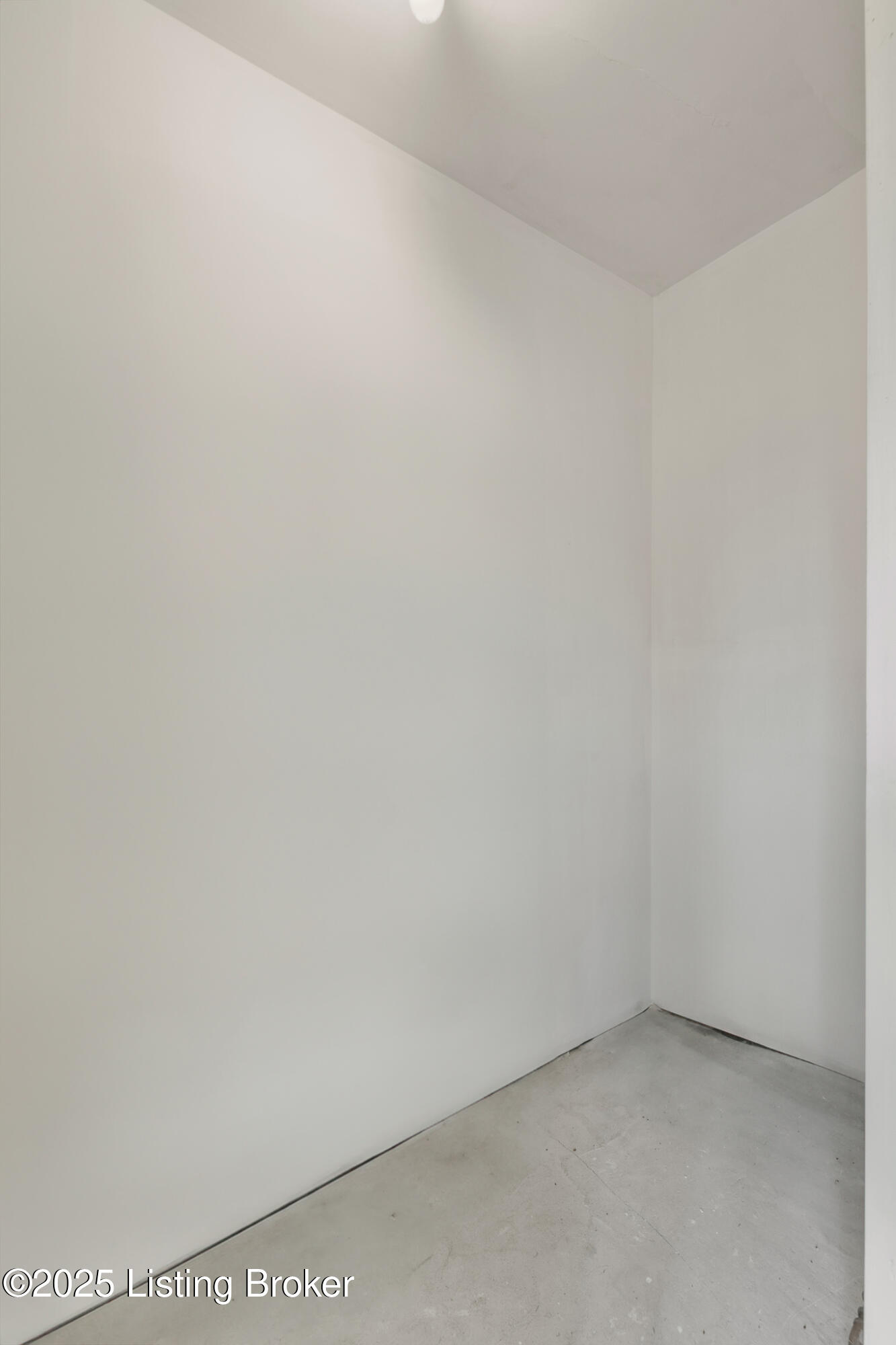 814 Washburn Ave, 23