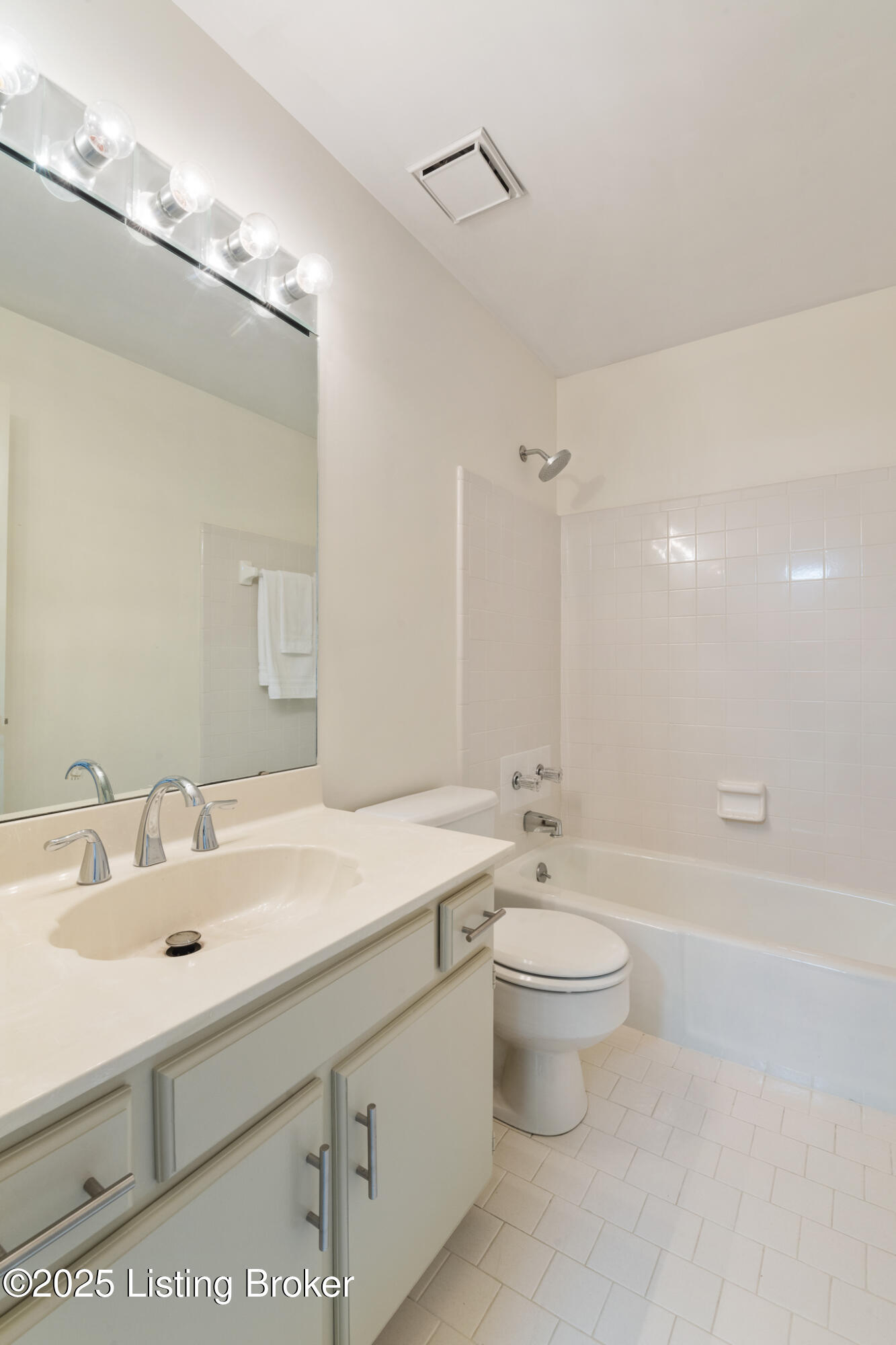 814 Washburn Ave, 23