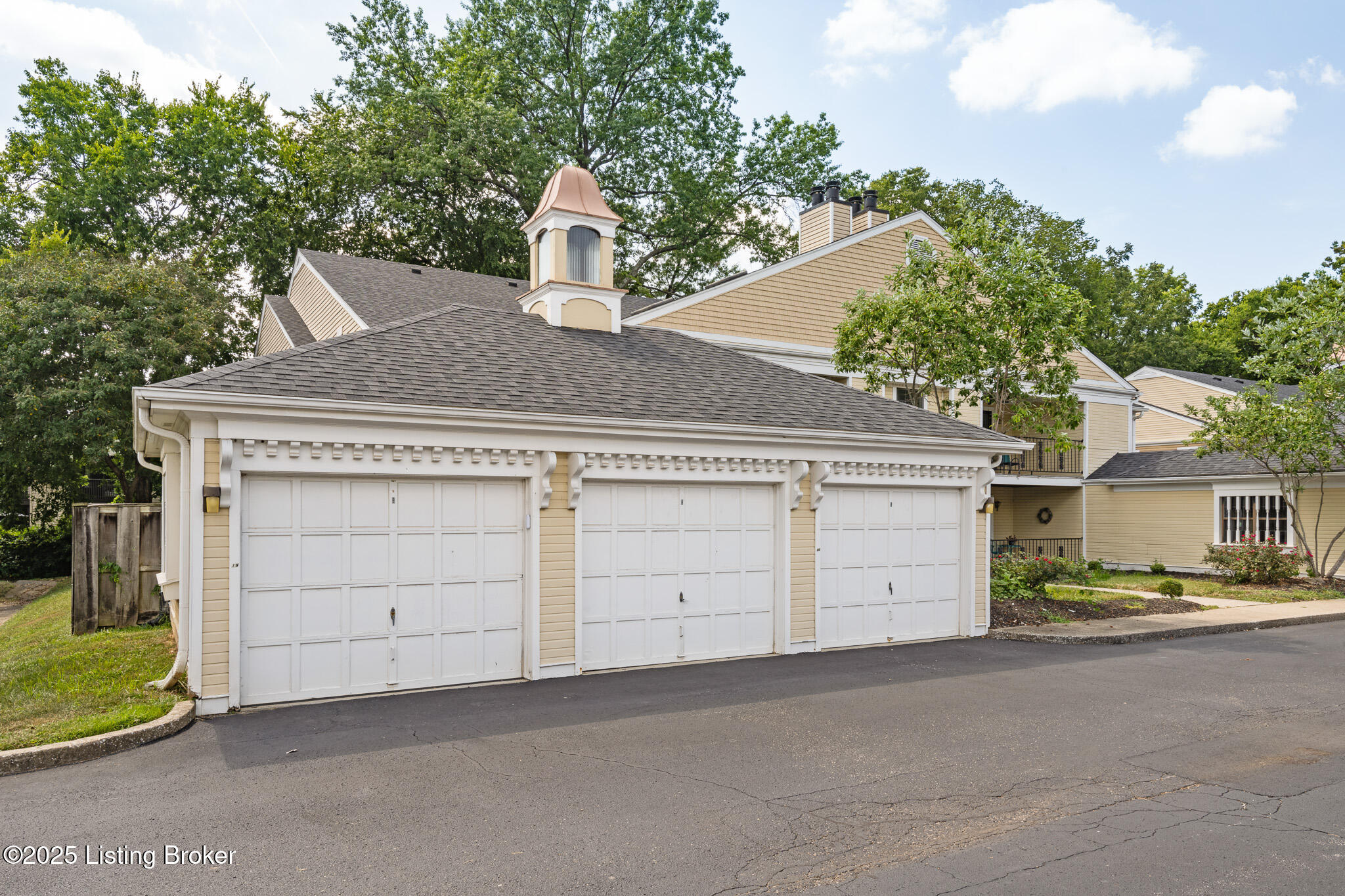 814 Washburn Ave, 23