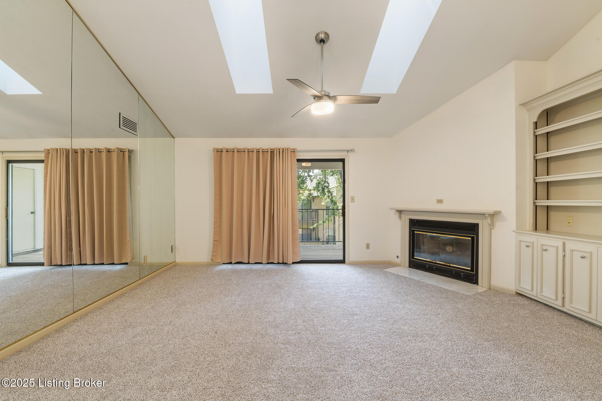 814 Washburn Ave, 23