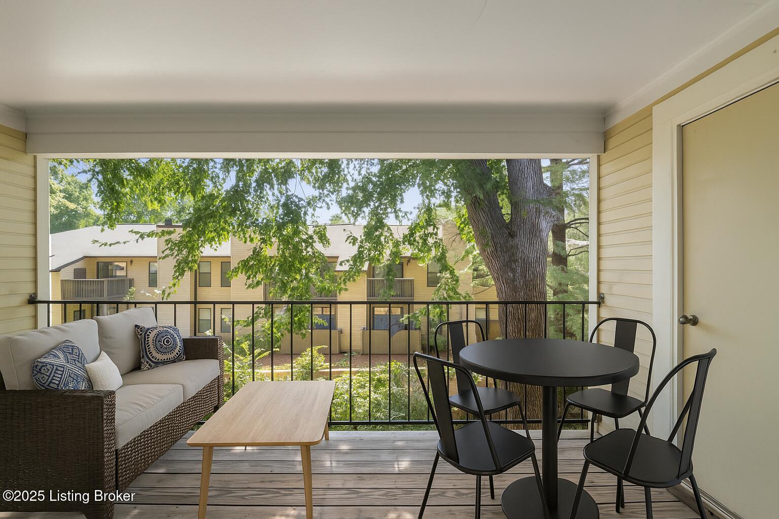 814 Washburn Ave, 23