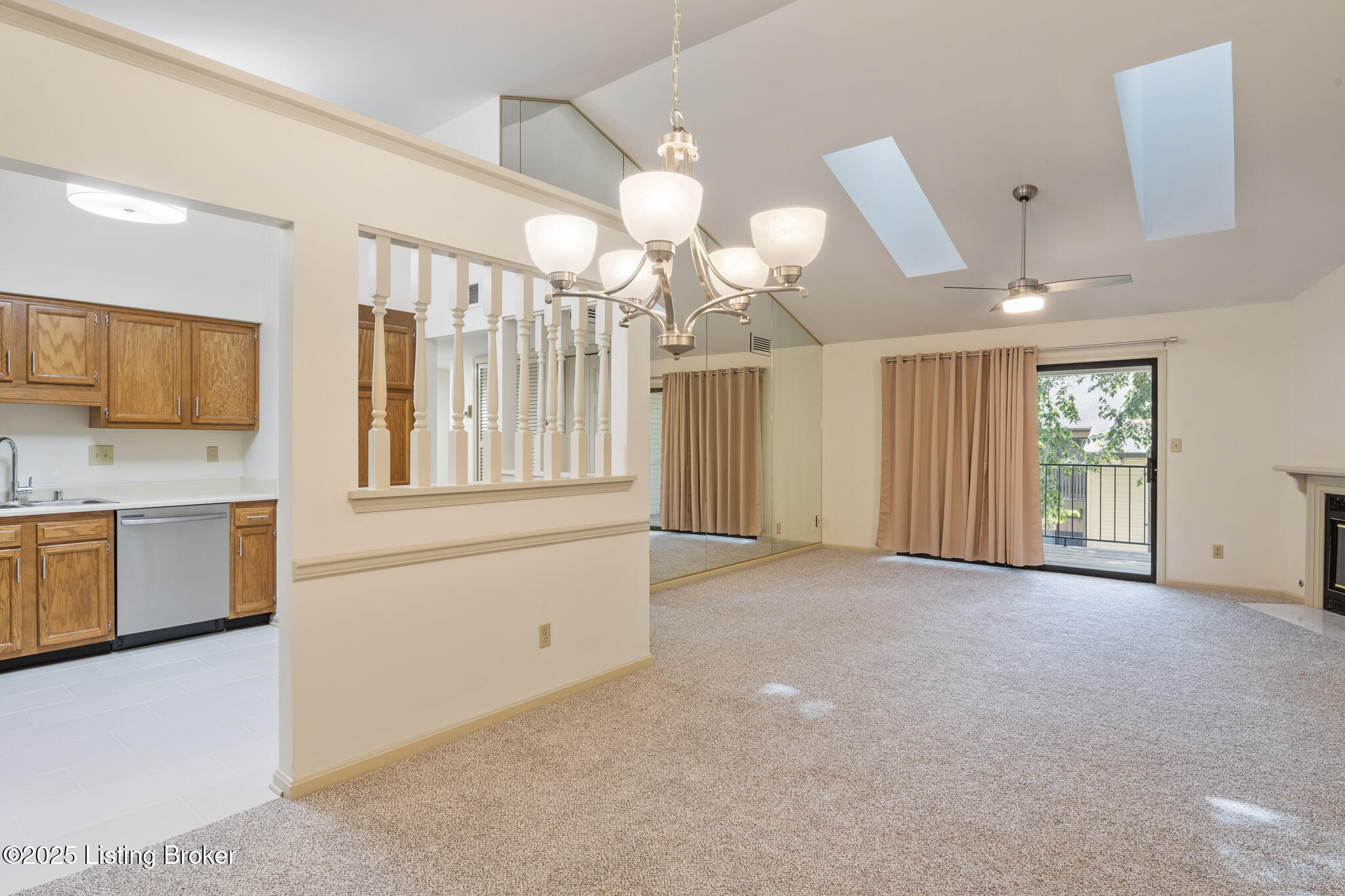 814 Washburn Ave, 23