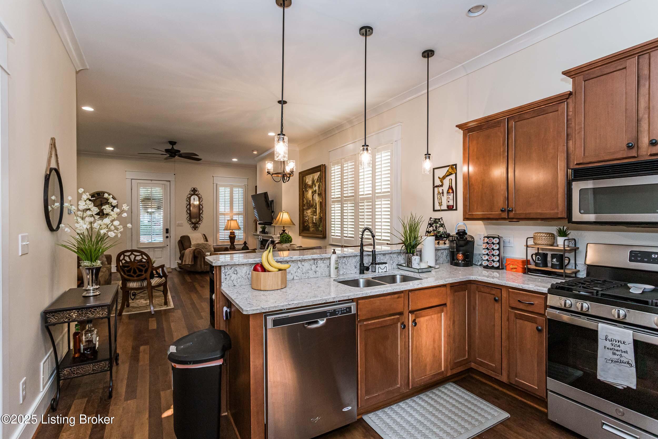 9214 Featherbell Blvd