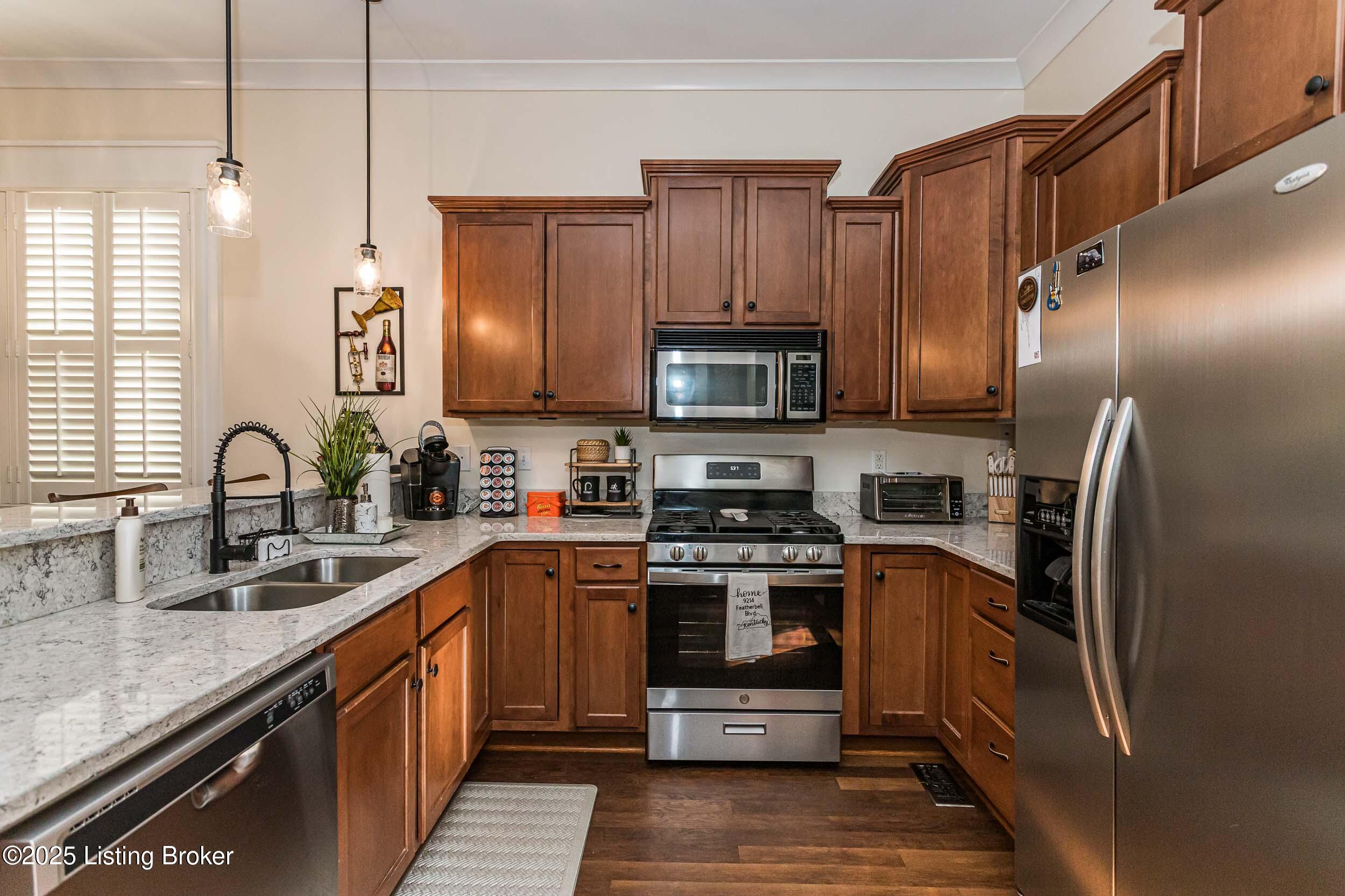 9214 Featherbell Blvd