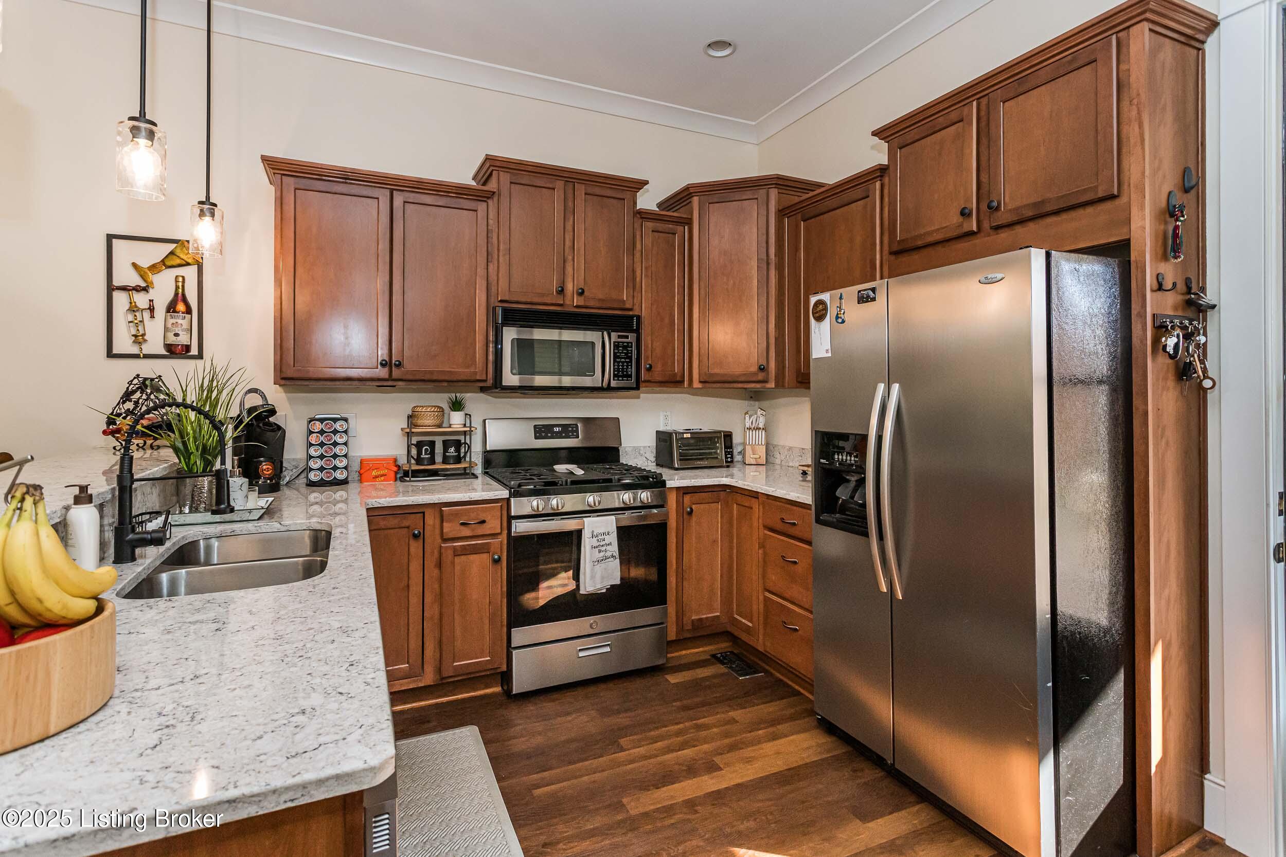 9214 Featherbell Blvd