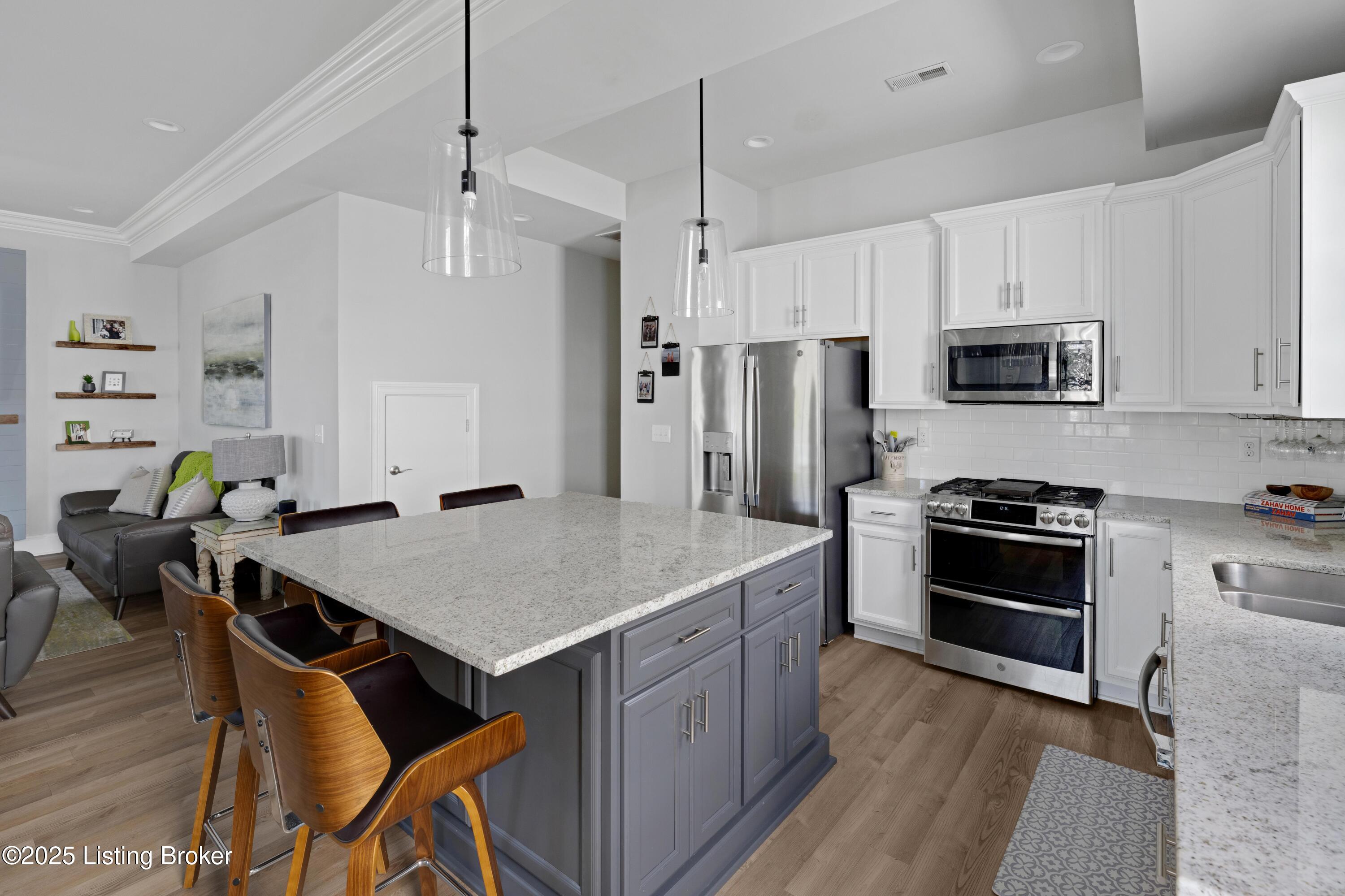 6208 Mistflower Cir, 101