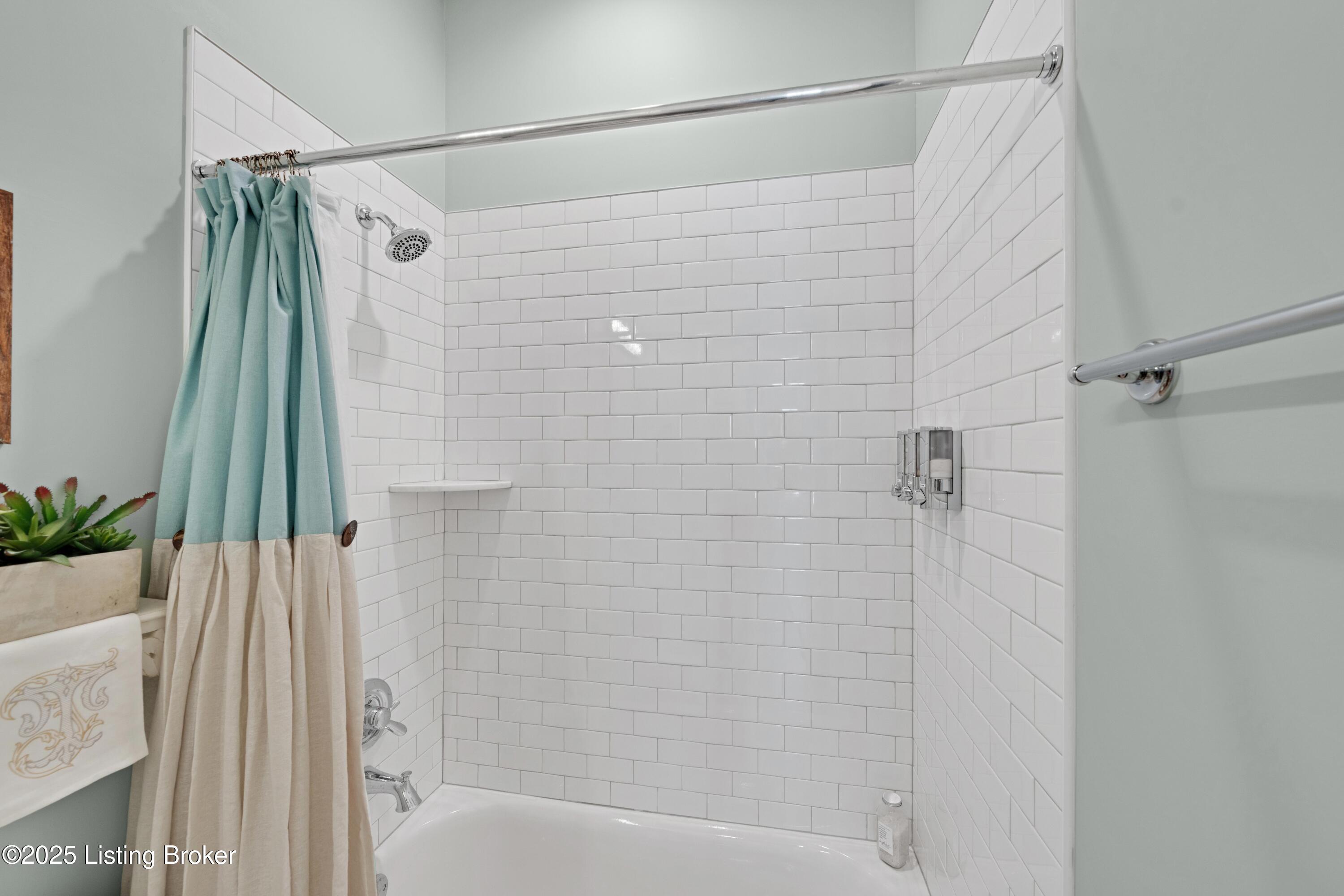 6208 Mistflower Cir, 101