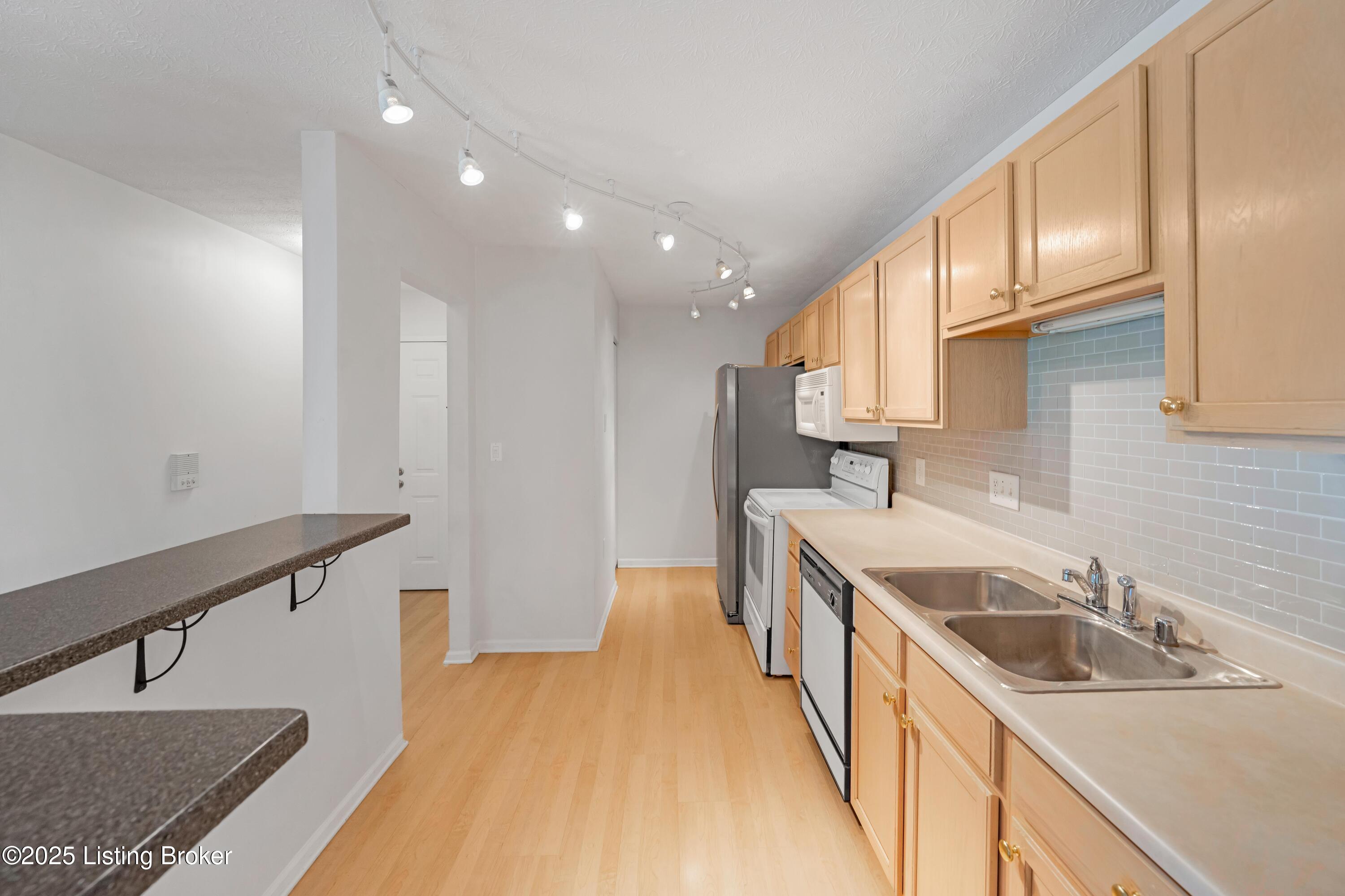 1304 Pickings Pl, 102