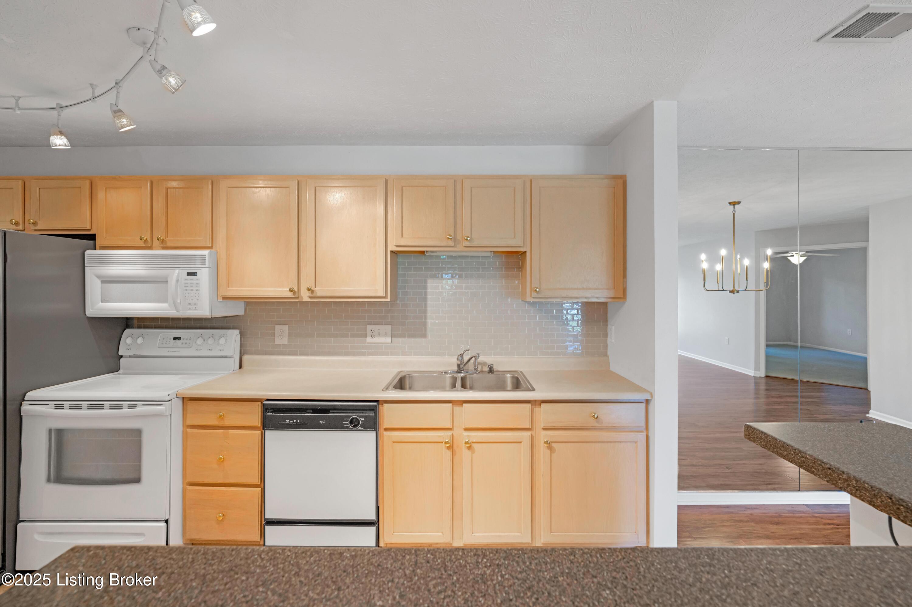 1304 Pickings Pl, 102